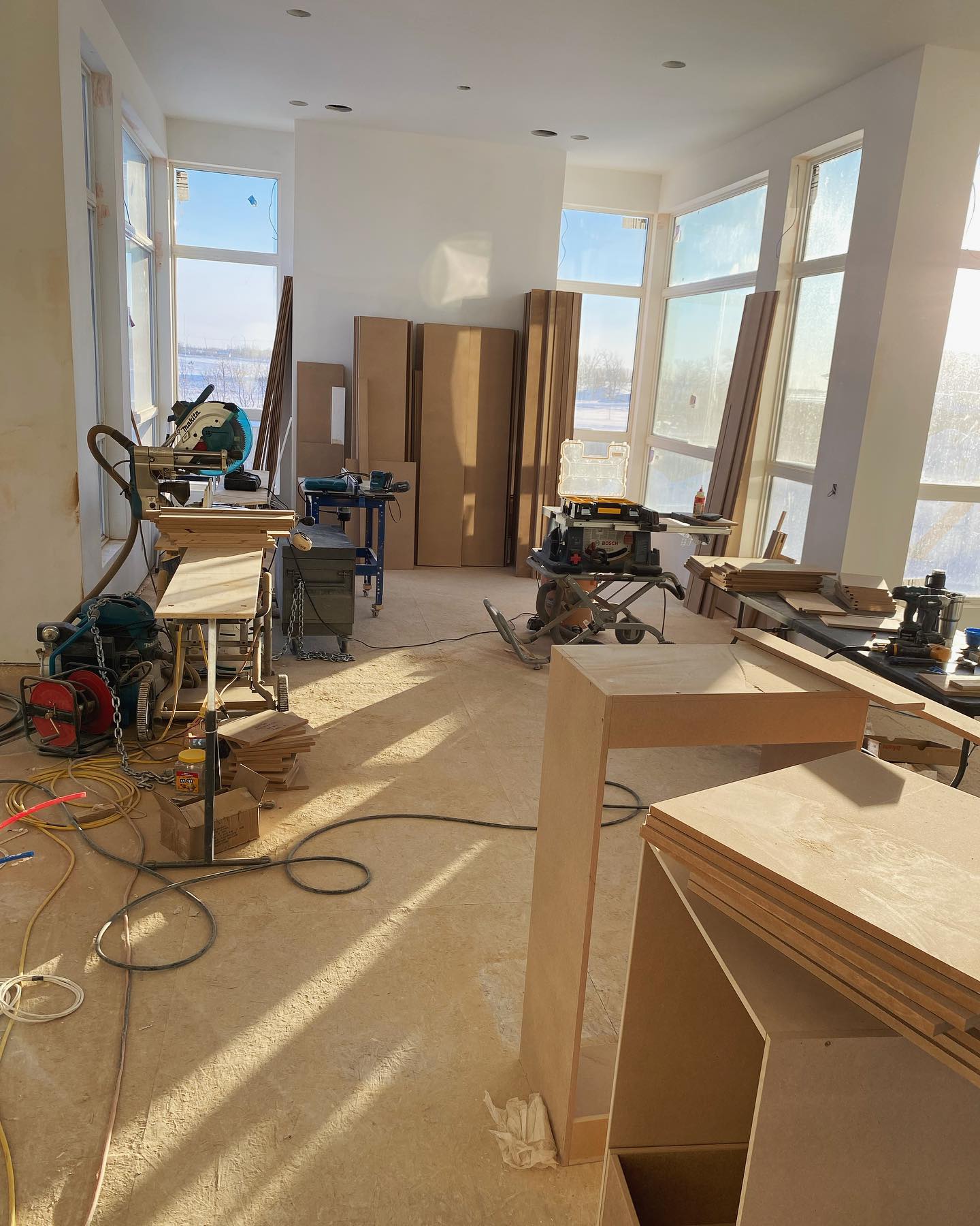 Did you know I’ve branched out into on-site cabinet shops?
Not really, but sometimes it sure feels like it. Wading my way through never ending material for never ending cabinets and storage on this @decorahomes house. Gonna be some happy homeowners.
.
.
.
.
.
#lawrencefinishing #finishingcarpentry #yxehomes #yxedesign #saskatoonhomes #customfinish #customfinishing #openshelves #yxelifestyle #custombuilt #cabinetry #customcabinetry #cabinetrydesign