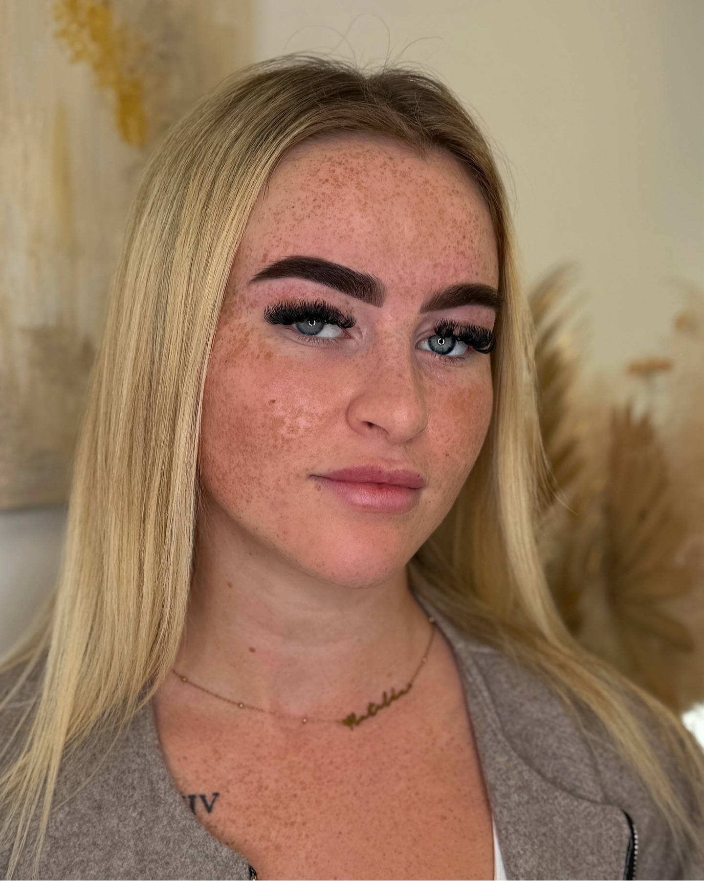 These brows donât play đŽâđĽ
Hybrid stain for that sharp, full, âwake up like thisâ look.
No pencil needed.