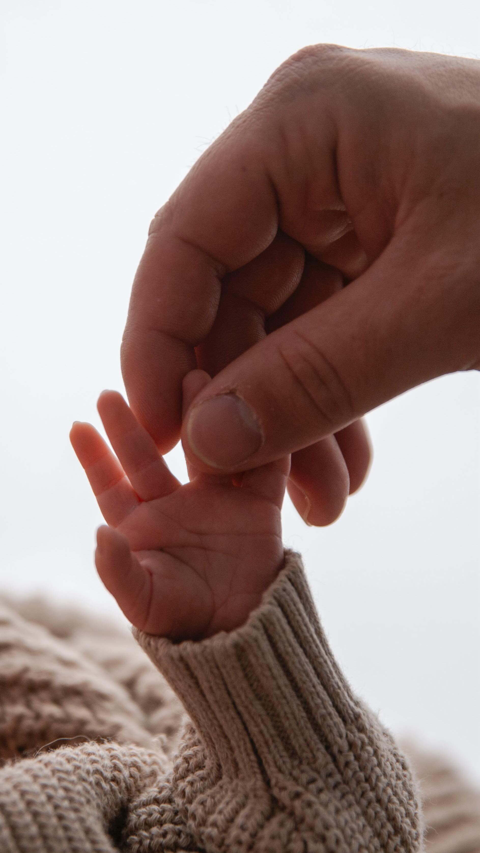 “What if I don’t want my baby on social media?”
I get this question more than you’d think—and the answer is simple…
That’s completely up to you 🤍
Some families love sharing.
Some prefer privacy.
Some choose a little of both.
Whatever you choose, I respect it—always.
Your baby. Your boundaries. Your memories 🤍
#midmichigannewbornphotographer #westmichigannewbornphotographer #newbornphotographer #michigannewbornphotographer #michiganbabyphotographer