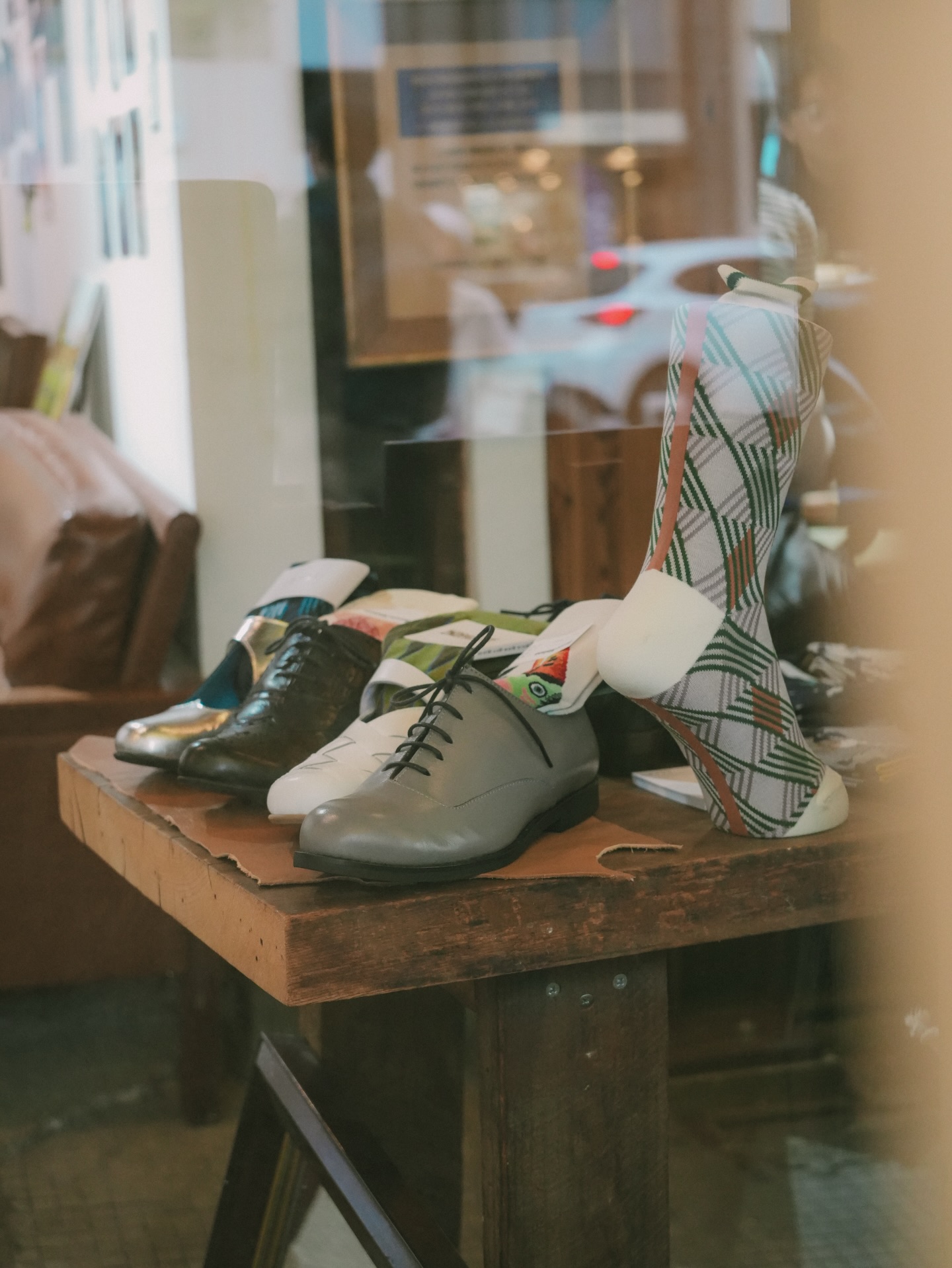 3/13〜3/16 東京都お茶の水
「優美堂」様でのオーダー会の様子
@yubido_tokyo
From March 13 to March 16
A pop-up event featuring shoes by a traveling shoemaker was held at "優美堂 -Yubido-" in Ochanomizu, Tokyo, Japan.
Non-Japanese customers are also welcome to place custom shoe orders, but please allow 3 months for delivery. You may also purchase samples. For event information, please refer to the details below and our website or the "Traveling Shoemystar" account. @shoe_mystar
──────────────────────────
📍全国で革靴のオーダー会、サンプル販売会を実施中!
👉🏽ご予約は概要欄のURLから承ります。
3月 March
3/19(木)〜23(月)石川金沢 ISHITAYA
3/19(木)〜23(月)神奈川大磯 ツキヤマ
3/25(水)〜3/29(日)三重名張 百代
3/26(木)〜3/29(日)山口光 Drogurie Ikeoka
4月 April
4/3(金)〜4/6(月)沖縄那覇 あめいろ食堂
4/7(火)〜4/12(日)沖縄那覇 デパートリウボウ3階
4/9(木)〜4/13(月)富山 余白社
4/15(火)〜4/19(日)北海道札幌 三越3階
4/16(木)〜19(日)北海道小樽 vivre sa vie+mi-yyu
4/21(火)&4/26(日)〜4/28(火)北海道札幌円山クラス Doggie Dou!!
4/21(火)〜4/25(土)北海道江別 そら豆ガラス
4/25(土)〜4/27(月)山形上ノ山 toki no niwa
4/30(木)〜5/3(日)千葉県小倉台 kiredo
───────────────────────────
👞Our Brands
@2ten1ryusouhonpo
@five_rings_collection
🙎♂️旅する靴職人 -Traveling Shoemystar-
@shoe_mystar
@hachi.to.kutsu
📷Photographer
@arven.studio.jp
#整形靴 #shoe #革靴 #leather #cafe