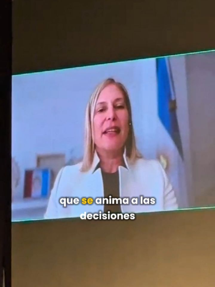 Gobernar no es ocupar un cargo. Es tomar decisiones y hacer que las cosas pasen.
Es poner tiempo, compromiso y animarse a cambiar lo que parecía imposible.
Es ver una ruta que conecta, un hospital que suma equipamiento, una escuela que crece.
Y, sobre todo, es cuidar nuestra casa común.
Porque detrás de cada decisión hay una persona esperando una respuesta.
