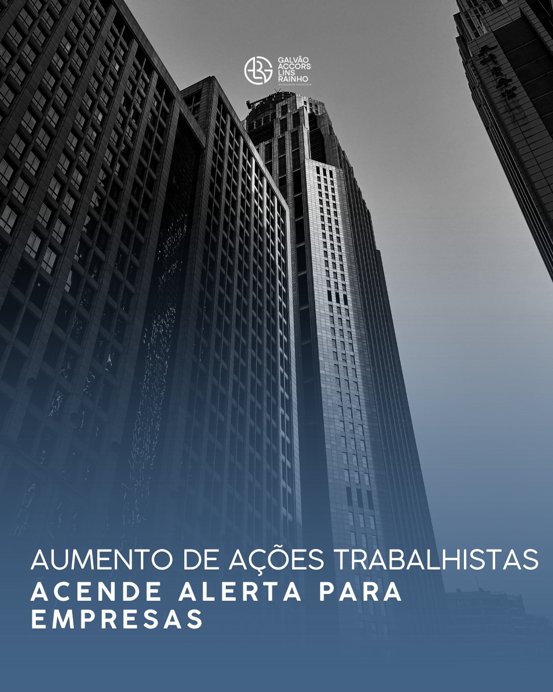 Aumento de ações trabalhistas acende alerta para empresas
Em 2025, empresas brasileiras pagaram R$ 50,7 bilhões em ações trabalhistas — o maior valor já registrado.
O número de novos processos também cresceu, chegando a 2,3 milhões.
Em linhas gerais, o cenário está ligado a:
* maior acesso à Justiça gratuita
* redução de custos para quem ajuíza ação
* aumento da informalidade
* novos tipos de demandas trabalhistas
Na prática, o impacto para sua empresa é direto:
* aumento do risco de passivos trabalhistas
* maior exposição a litígios
* necessidade de revisão de contratos e rotinas operacionais
A gestão preventiva passa a ser essencial diante de um ambiente mais litigioso.
Acompanhe o GALR e mantenha-se atualizado sobre notícias voltadas à gestão, à governança e à redução de riscos.
#DireitoDoTrabalho #AçõesTrabalhistas #PassivoTrabalhista #GestãoDeRiscos #Empresas #Empresários #ComplianceTrabalhista #Governança #SegurançaJurídica #RotinaEmpresarial #PrevençãoDeRiscos #galradvogados