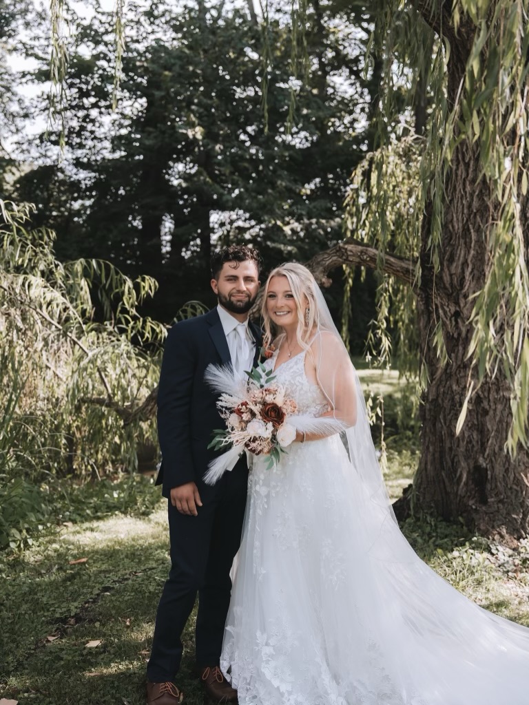 Payton 🤍 you made the most beautiful bride!
It was such an honor to be part of your journey at A Bride’s Design. Congratulations to the new Mr. & Mrs.💕
📷 @arissacrainphotography
#ABridesDesign #RealBride #JustMarried