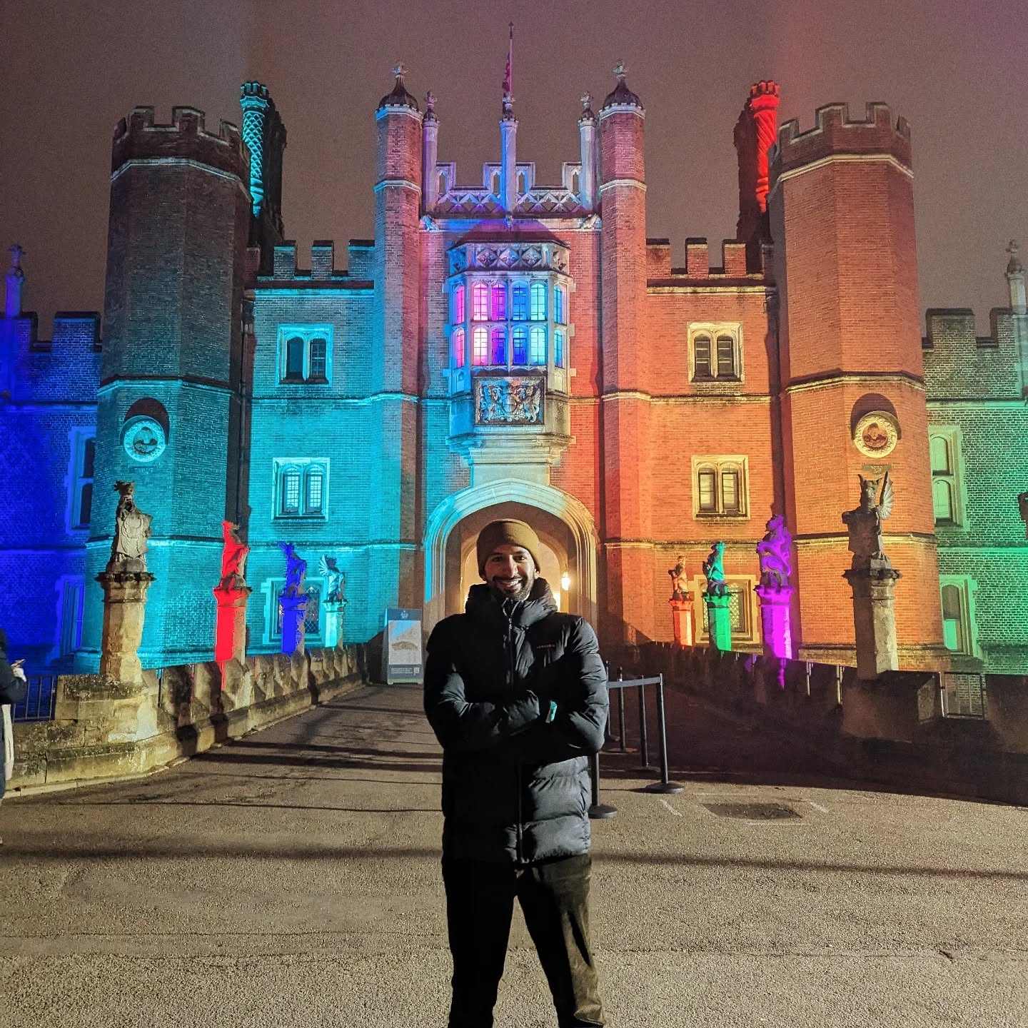 That's a wrap for our 2023 events! The year culminated in our biggest single event to date - Festive Fayre! It's fair to say that I felt my share of nerves and imposter syndrome, as my little stall was sandwiched amongst many experienced and well established brands! It wasn't long before I found my groove though, and we got going with what we do best!
It was a great experience and I loved taking the risk to exhibit at an event like this. So much so that I've already signed up again for 2024! Thanks to everyone who helped out in the weekend and came to see us, it meant the 🌍🤎
#mycuppachai #tea #chai #indiantea #feativefayre #teatime #timefortea #teablogger #smallbusiness #teareviewer #business #teaaddict #teasession #teablends #teaholic #desichai #hamptoncourtpalace #teadrinker #masalachai #ilovetea #christmasmarkets #teabreak #teatasting #foodie #teaparty #drink #chaiwala #teaislife #breakfast #cuppachai