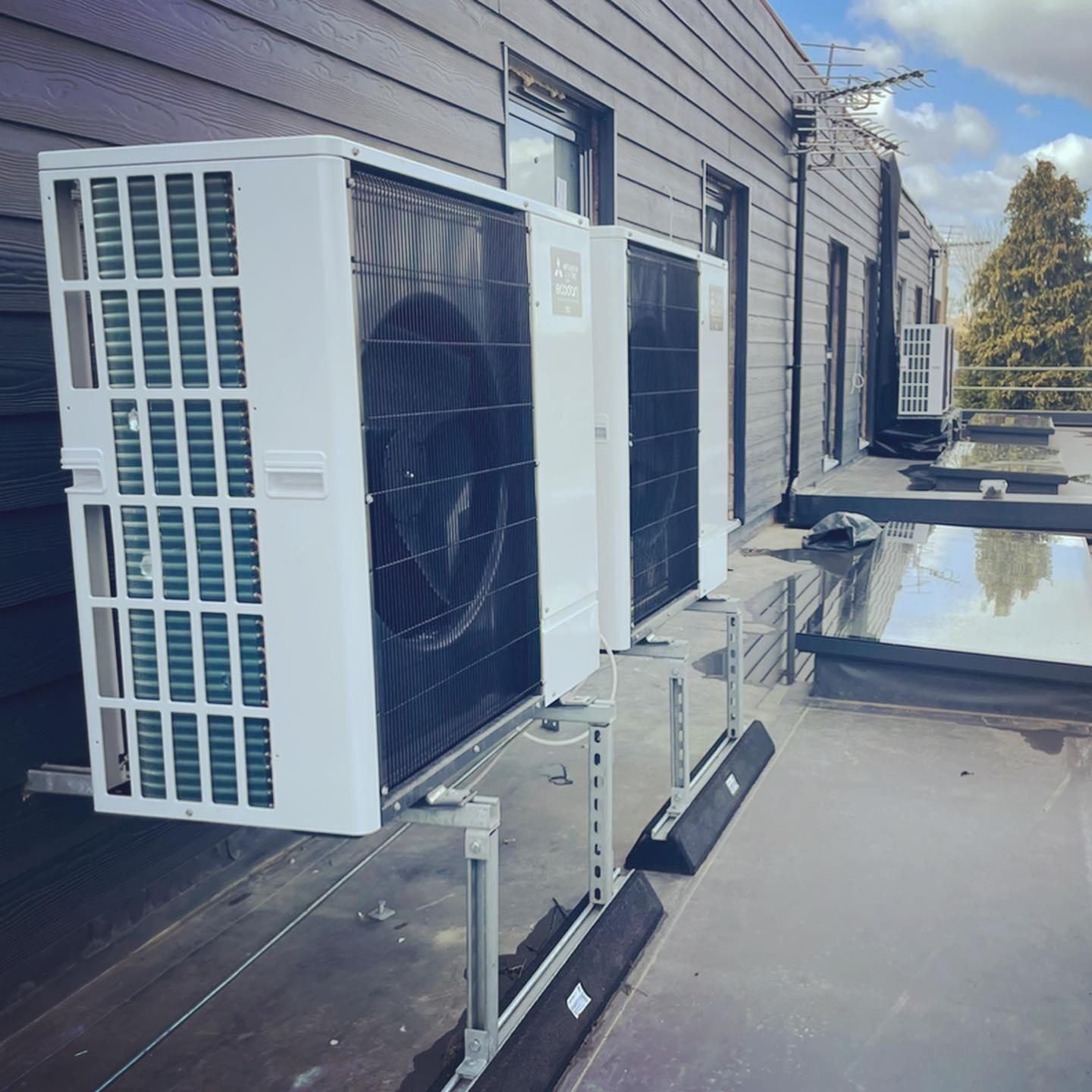 Air source heat pumps & heat recovery ventilation installed into 5no. properties in Twickenham. This equipment enabled these low-carbon homes to achieve BREEAM excellent rating.