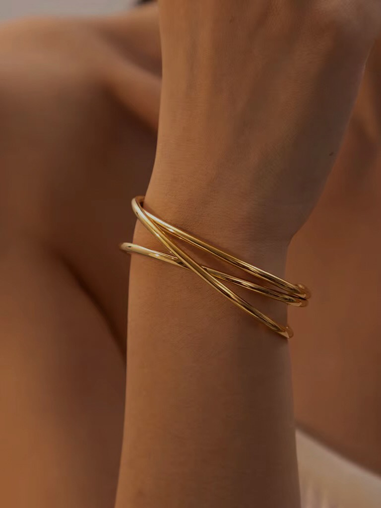 Stacked, sculpted, and made to slip on effortlessly ✨
This multi-layer wired bangle gives you that perfectly stacked look—without the hassle.
Bold yet minimal, lightweight yet statement-making… your everyday upgrade.
And yes, it’s waterproof—so you never have to take it off 💧
Wear it solo or stack it up, either way it does the talking
.
.
.
.
#seesea #lovefromthesea #waterproofjewelry #tarnishfreejewelry #ɢᴏʟᴅᴊᴇᴡᴇʟʀʏ