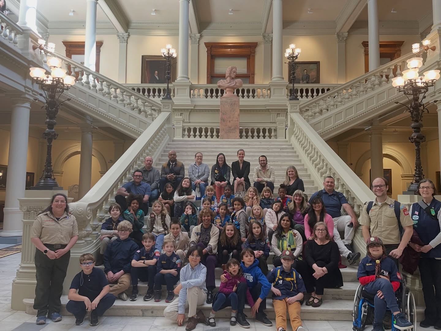 I always enjoy welcoming young leaders like the Boy Scouts and Girl Scouts to the Georgia State Capitol. As a member of the Georgia State Senate, it’s important to me to create space for youth voices—hearing their questions, ideas, and perspectives is always a highlight of my day. Investing in the next generation starts with moments like these. ✔️
#Sonya4ga #SonyaSays #GirlScouts #BoyScouts