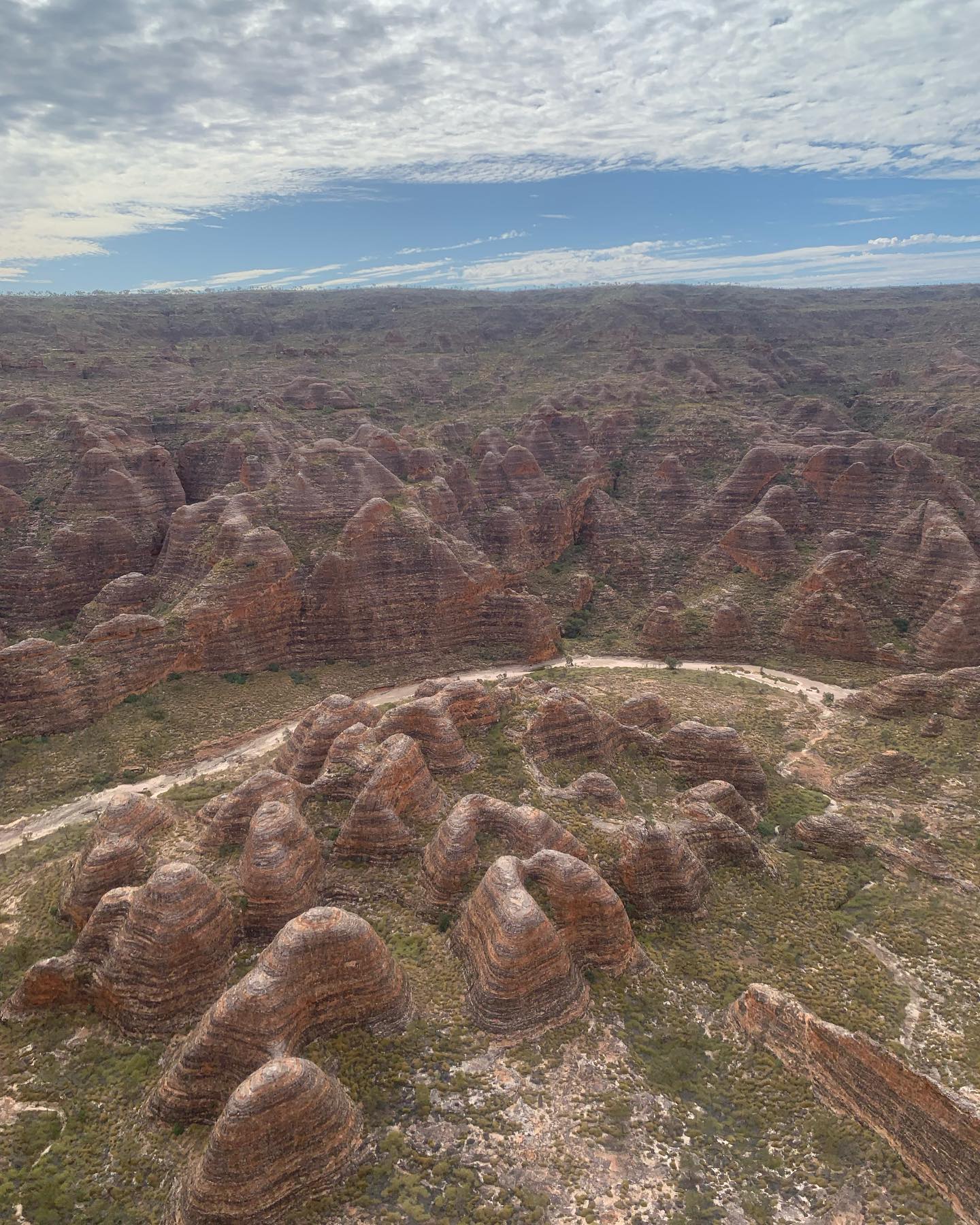 With the rain finally disappearing, it seemed only right to get back up and fly over the amazing bungles ☀️⛰👀
.
.
.
.
.
BOOK WITH US TODAY 👍 #bungles #purnululunationalpark #beehives #scenics #hallscreek #kimberly
