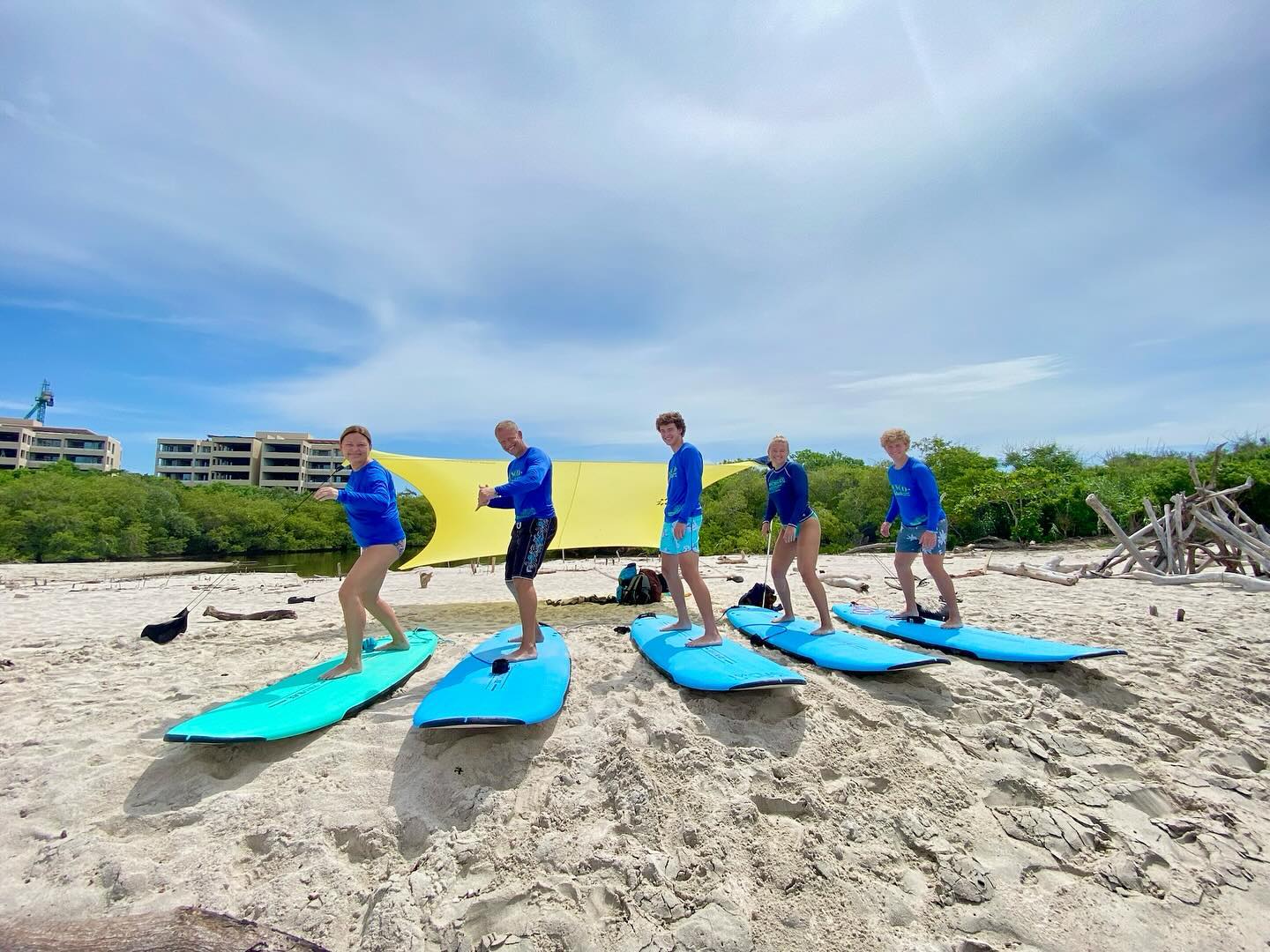 It’s time to surf!🏄🏻♂️🏄🏻♀️🌊
•
•
•
•
•
#surflessons #surfvallarta #gosurf #visitpuertovallarta #rivieranayarit #banderasbay #instabeach #waves #instamexico #instatravel #nuevonayarit #nuevovallarta #family #jalisco #vacation #sea #views #surf #surfing #fun #puertovallartasurf #mainlandmexico