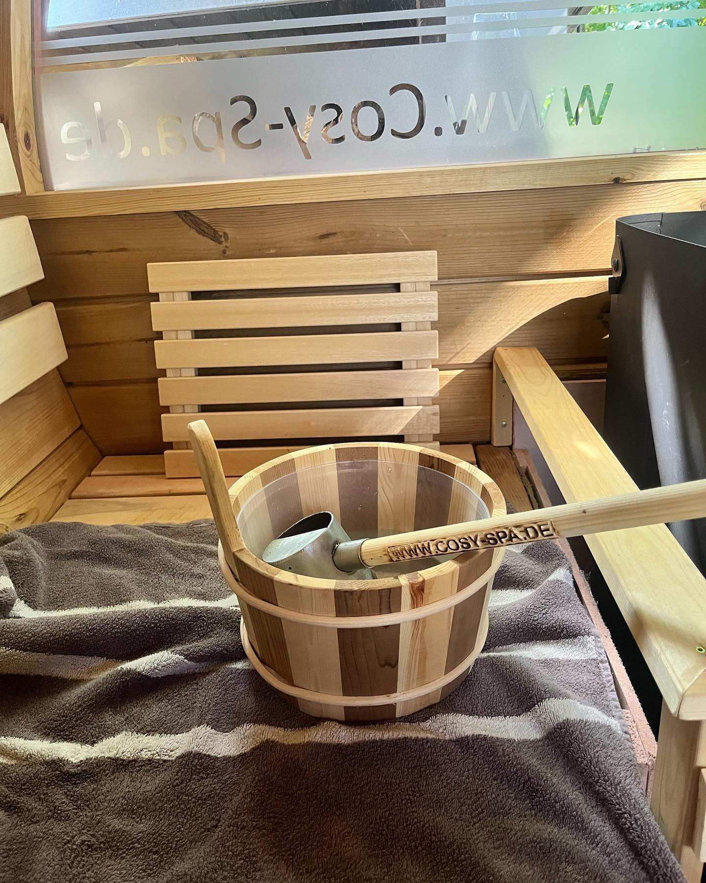 Sonntagssauna, ja auch im Sommer erholsam und erfrischend, try it out #relax #sauna #mobilesauna #fasssauna #entspannung #schwitzen #gutfürkörperundgeist #michkannmanmieten #rentaspa #mietsauna #aufguss #cosyspa #kempen #moers #krefeld #tönisberg #hüls #wachtendonk #kerken #vluyn #rheurdt #schaephuysen
