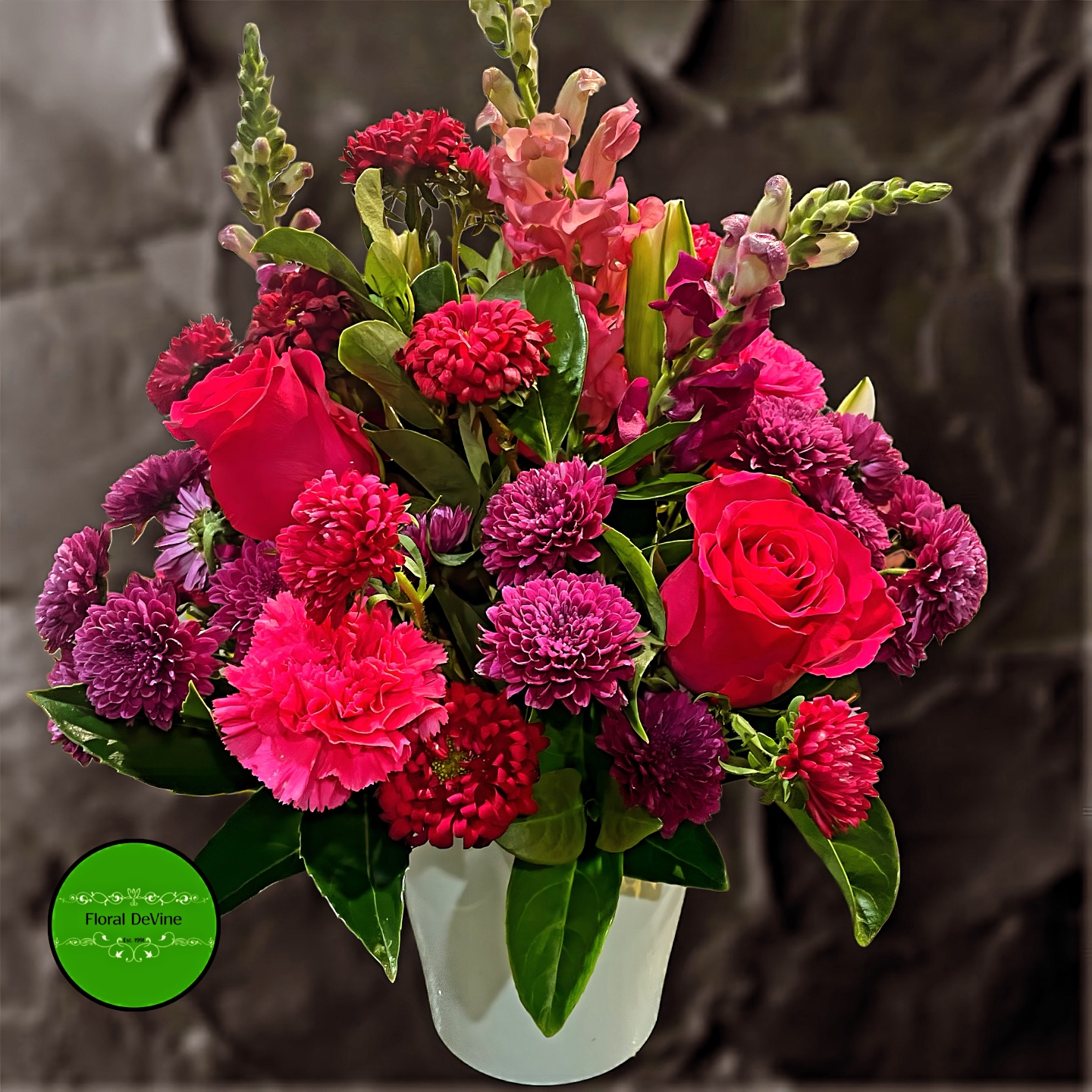 A splash of red, pink & purple to brighten your day! 💖💐 These gorgeous blooms are not just flowers; they’re a mood! What colors make you feel happy? #FlowerArrangement #ColorSplash #HappyVibes #huntershillflorist