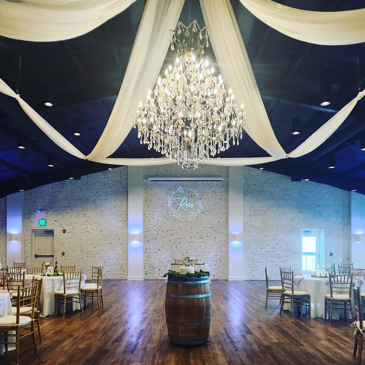 Congratulations David & Allie!! Your desire to let your love shine through your wedding was evident. I pray you cherish each other everyday as much as you did yesterday. @allham14
#dayofcoordinator #dayoneweddings
Venue: @danielsvineyardweddings
Photography: @rachelnessiaphoto
Videography: @deangardnerphotography
Food: @greatcookscatering_indy
DJ: @water2wineentertainment
Cake: @taylorsbakery