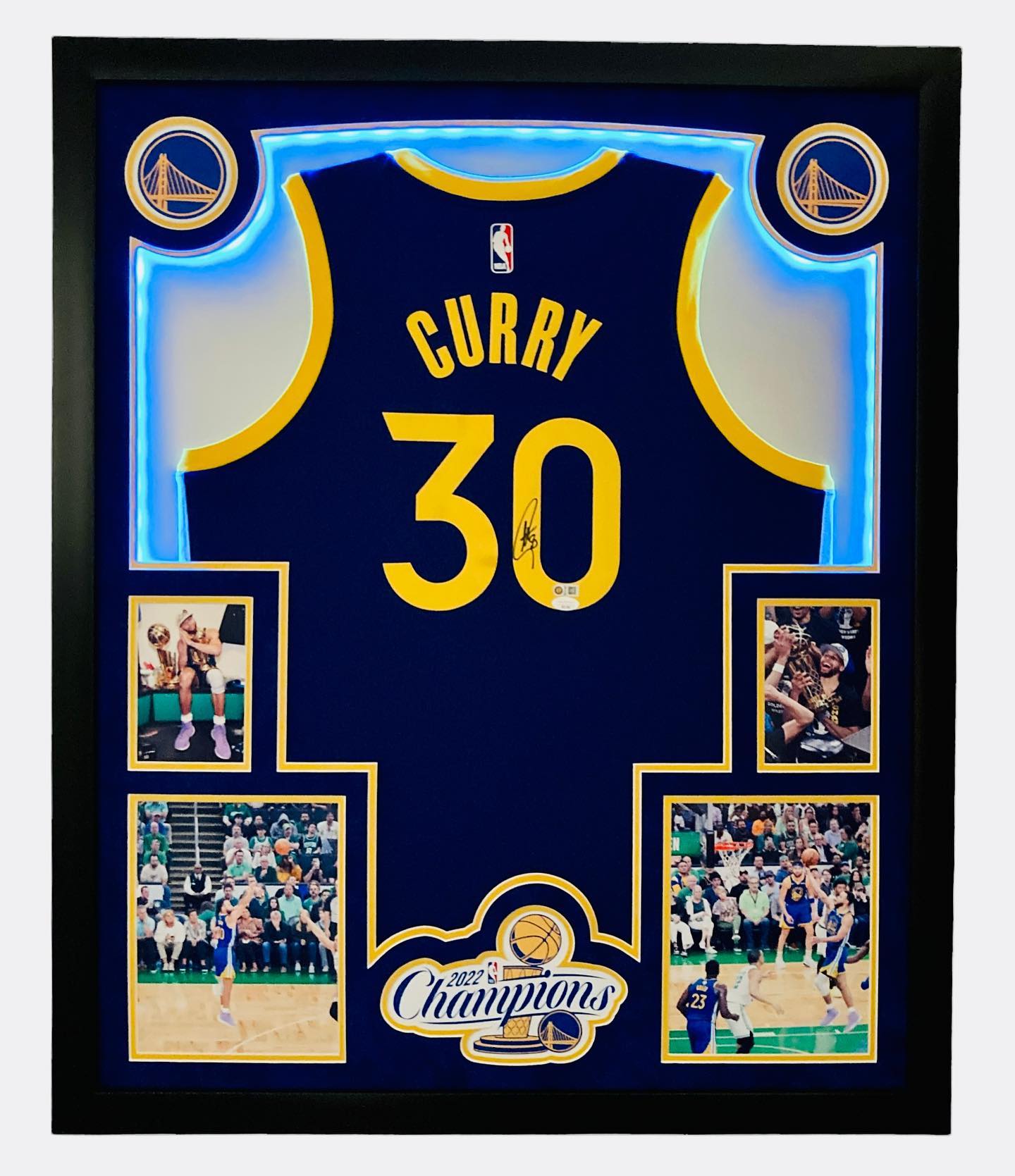 @stephencurry30 Championship Framed Jersey. Premium framed with LED’s,Game 6 photos and Dual Authentication DM for info
—————
#warriors #nba #curry #nbafinals