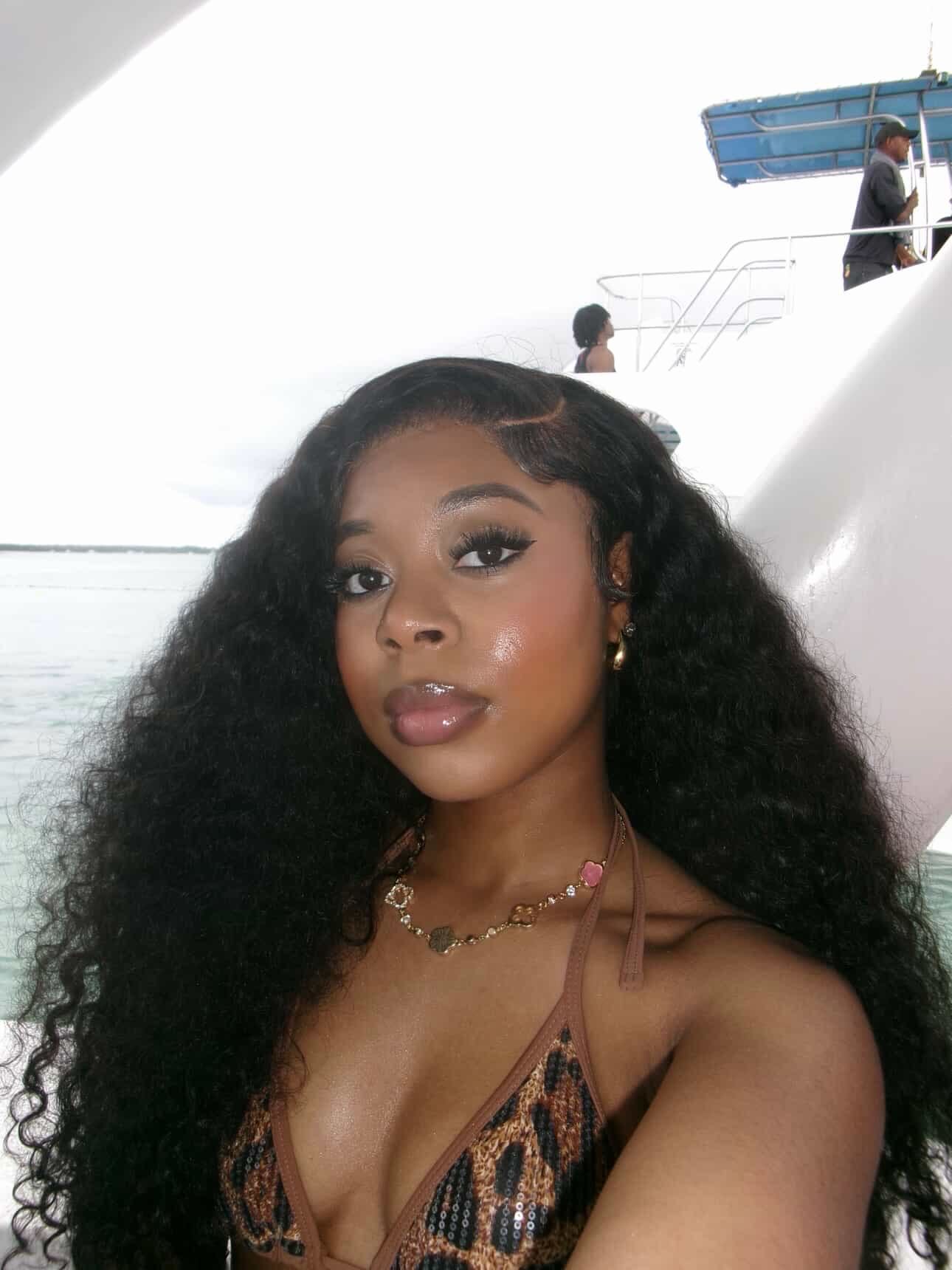 Your sign to shop @keniahxkollection ! Our Water wave is perfect for vacation ๐ฅฐ๐ฅฐ
Hair ships same day & on hand (Atl area) ๐
#keniahxkollection #haironhand #waterwave #wiginstall #vacationhairstyles