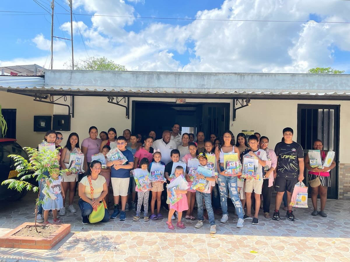 Seguimos en Villavicencio ,Granada y Fuentedeoro entregando Kits!! 💪🏼💪🏼
Gracias a Guilmar, María Diosilda, Lina, José Huber, Jonaid, Elena, Sandra, Carmenza, por ser parte de la familia Corpallanos y ayudarnos a ayudar durante tantos años!