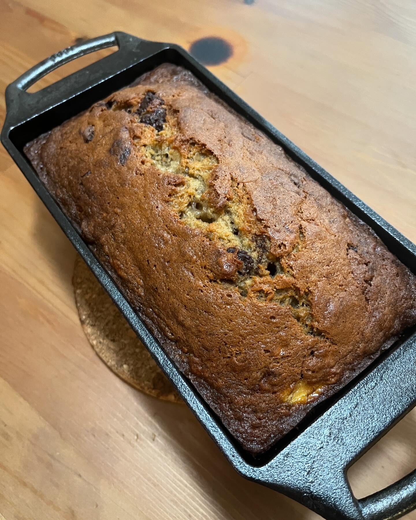 Chocolate chip banana bread to go with our coffee for breakfasts this week ☕️🤎~
~
~
~
~
~
~
~
~
~
~
#baking #bakinglove #cookingram #foodstagram #foodblog #foodblogfeed #foodbloggers #bakingblog