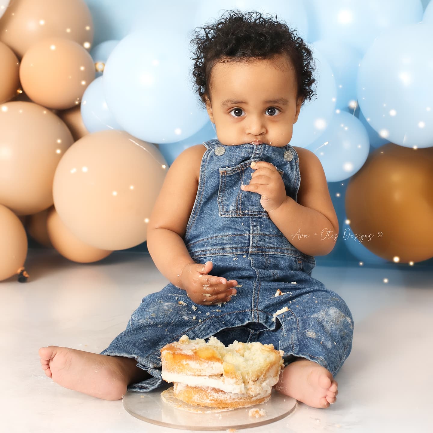 #firstbirthdayphotoshoot #firstbirthdayboy #firstbirthday #cakesmashphotography #cakesmashphotoshoot #cakesmashphotographer #bluecakesmash #teddybear #teddybearcakesmash #neutralcakesmash #simplecakesmash #boycakesmash #katebackdrop #newbornstudioprops #avaotisdesigns #bayareamoms #bayareaphotographer #bayareacakesmashphotographer #nakedcake #firstbirthdayideas