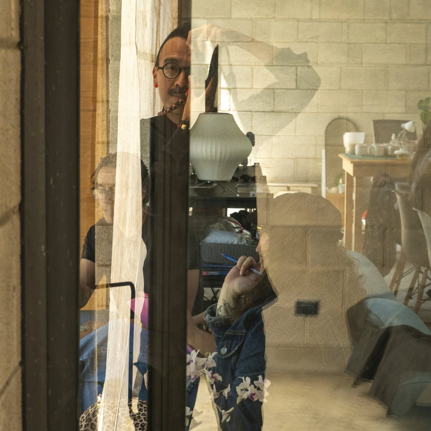 Feliz de conseguir una correa para mi cámara. Más feliz aún de tener pretexto perfecto para ir a tomar fotos un rato.