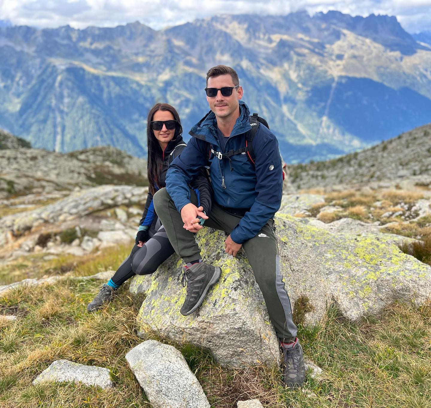 ๐ป The Aiguille du Midi is a 3,842-metre-tall mountain in the Mont Blanc.
Undoubtedly one of the most famous and picturesque landscapes in the French Alps.
#eurotrip2022
Rent our motorhomes
www.aktripski.co.uk
#travelcouple #frenchalps #motorhomecouple #motorhome #motorhomelife #chamonix #montblanc #hiking #gรณry #alps #chausson #aktripski #gรณromaniacy #snow