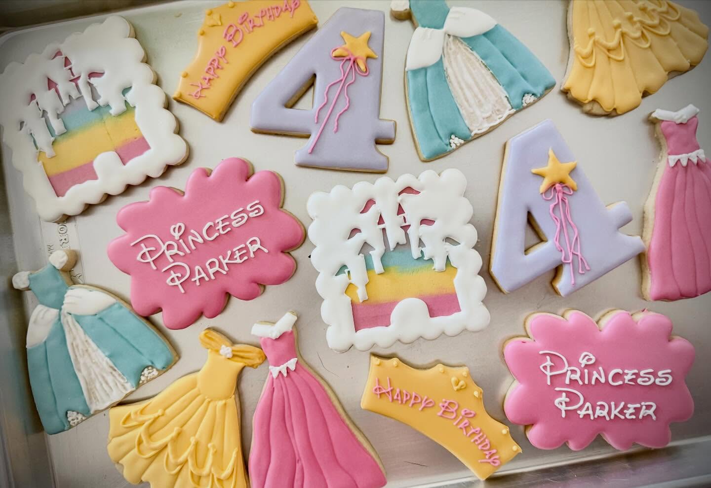 Happy 4th Birthday Princess Parker!!! We hope your day was magical!!!!
#birthdaycookıes #princesscookies #disneyinspiredcookies #customcookiesfrisco #jesusgirl