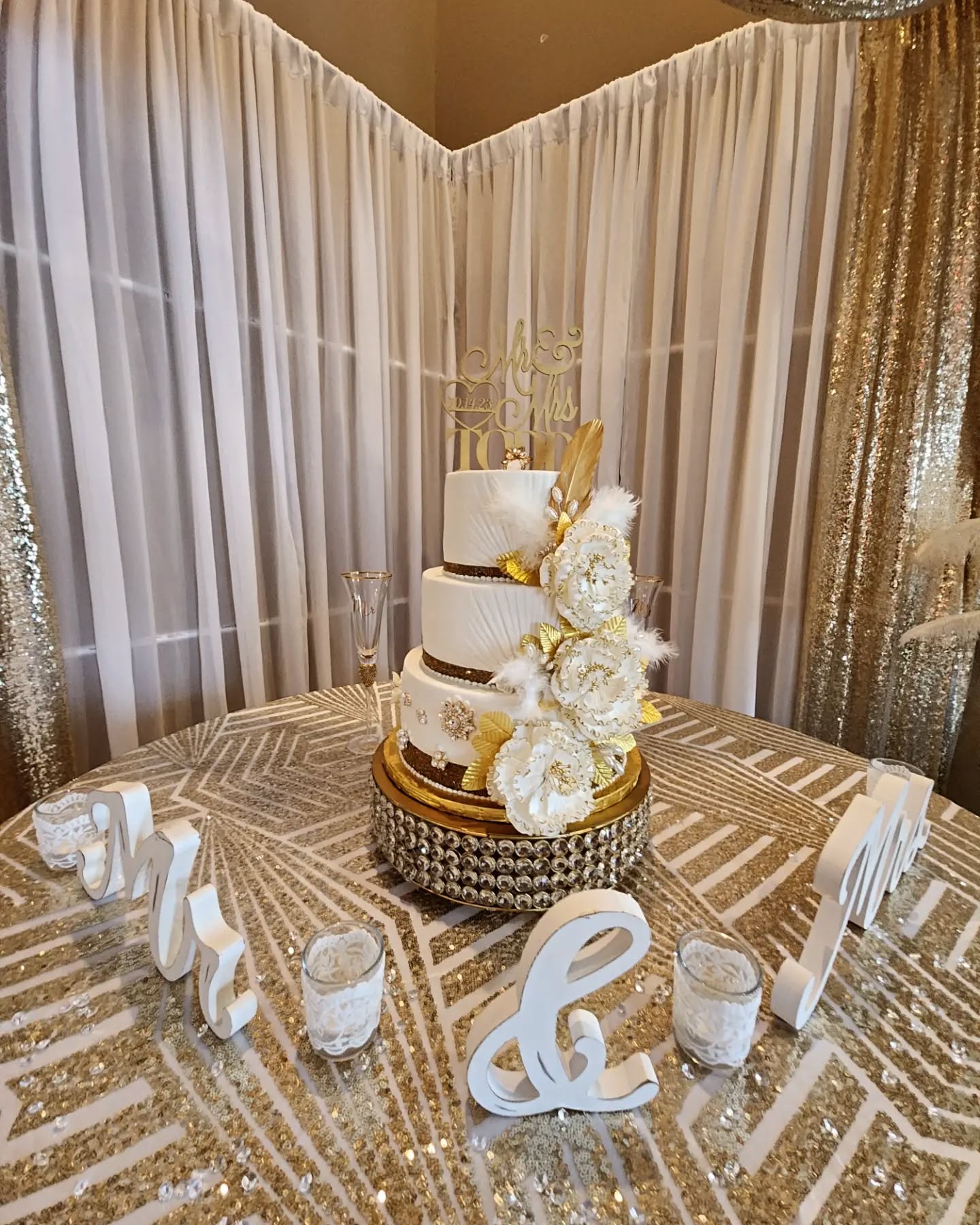 Congratulations Amanda & Chris! Your wedding day was a roaring good time surrounded by friends and family. The love you share is timeless & I pray it lasts forever!
@anconyers
Venue: @oldpostofficeevv
Photo: @walkerstudiophoto
Food & Bar: @justrenniescafe
DJ: @gtoentertainmentevv
Cake: @pieceofcake_bakery & Stacie Conyers
#dayofcoordinator #dayoneweddings