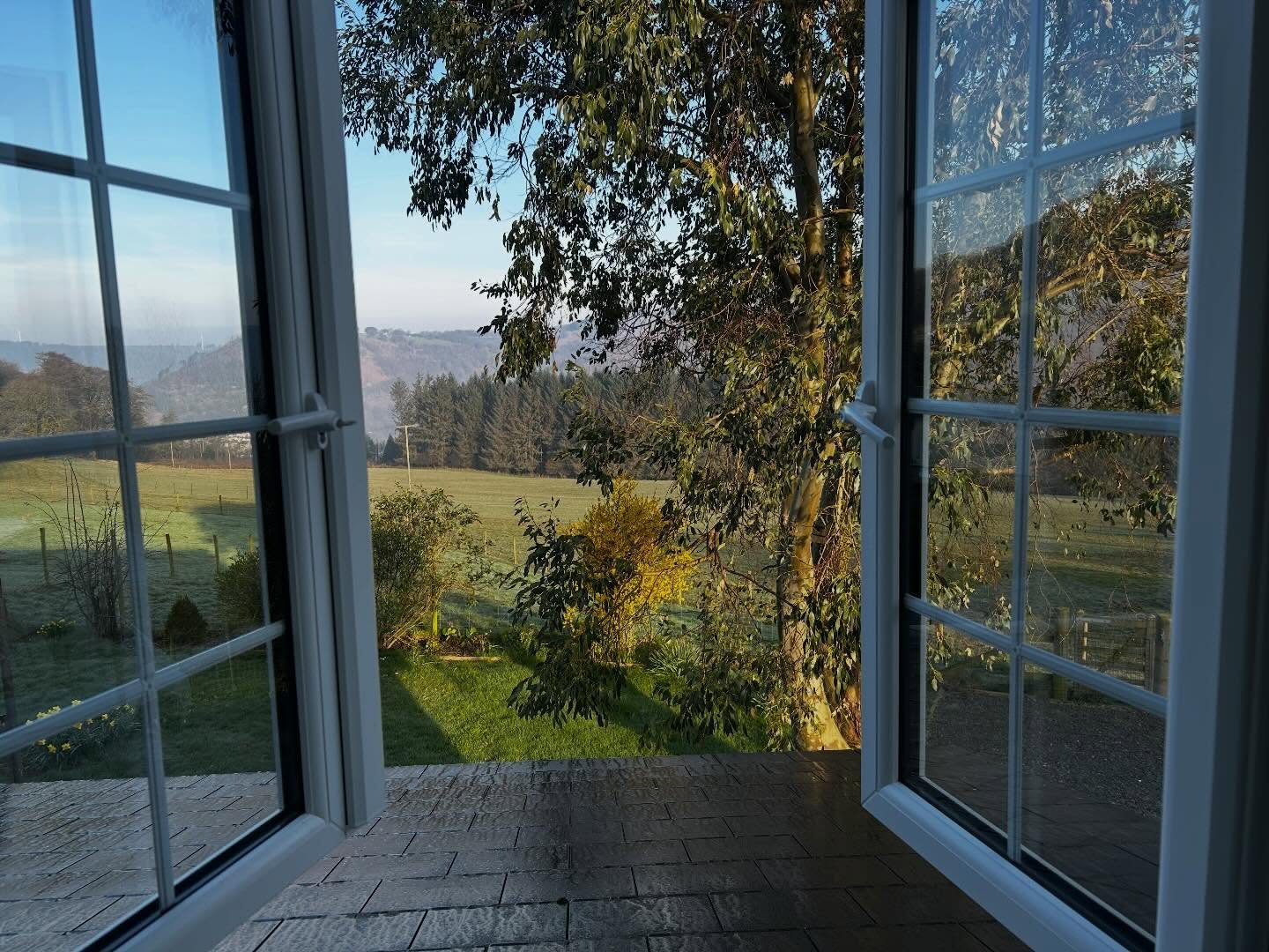 Ah is Spring really here? Am loving the morning sunshine on this first Sunday of Spring! After what seems like a very long winter, am feeling very grateful for this reawakening of energy and am looking forward to many new possibilities over the coming months đ„°