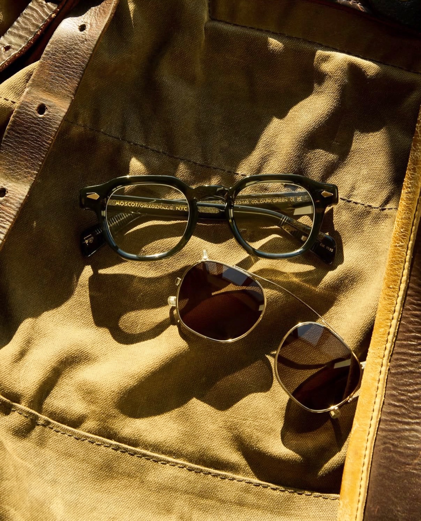 From clear to sun protection without switching pairs, perfect for driving, patios, and everything in between.
Functional, stylish, and designed for a seamless fit from @moscotnyc