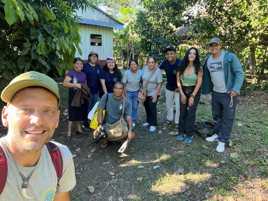 Visitamos a la comunidad de San Rafael con nuestro amigos de @evergreeninstitute parte de nuestras alianzas regionales y con quien pudimos conocer la comunidad, su Mariposario y parte del trabajo que realiza @evergreeninstitute con su programa de pasantías profesionales dando así un gran aporte al desarrollo científico y colectivo.
Resaltamos el valor agregado y el apoyo a la comunidad que vienen realizando durante varios años!
#educación #ciencia #científico #aves #mariposario #pasantiasprofesionales #biologia #amazonia #peru