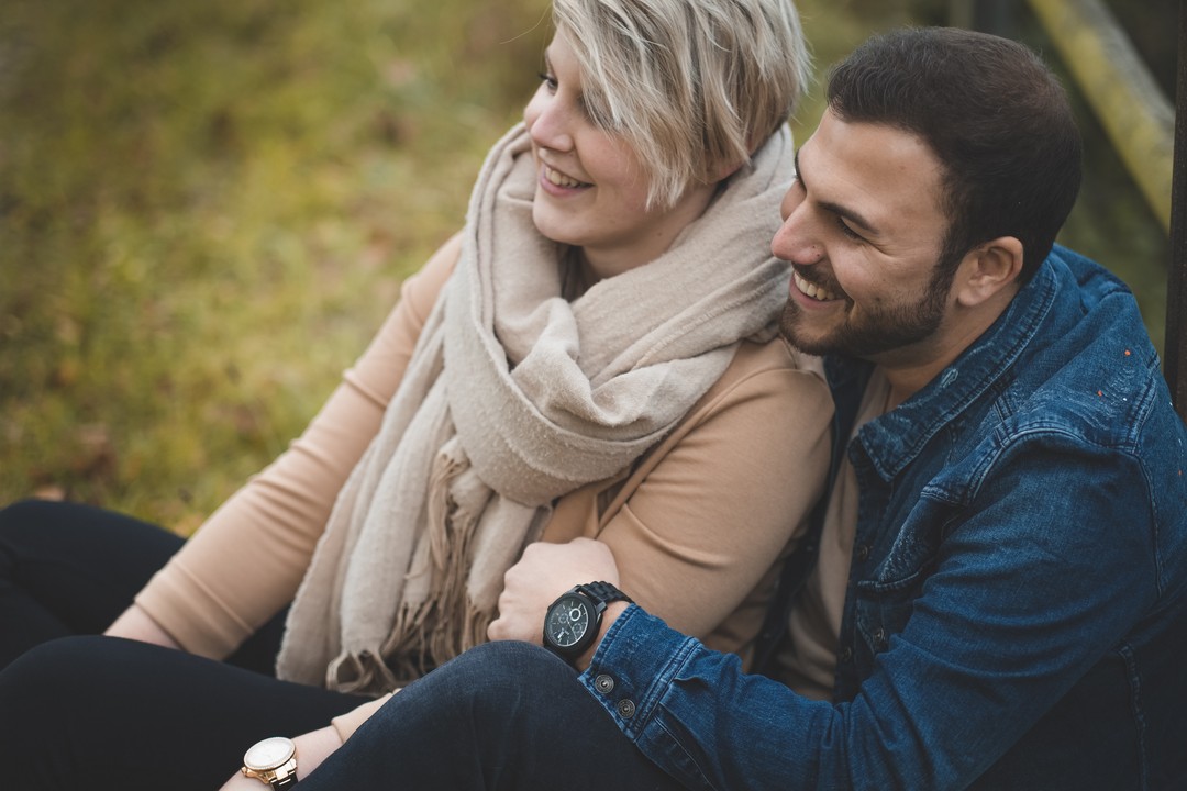 Wie froh bin ich, wenn ihr mir so sehr vertraut, dass ihr einfach mitmacht, nicht hinterfragt und einfach euch treiben lasst. Wenn dann bedingungslose Liebe zueinander in Erscheinung tritt, dann habe ich alles erreicht. Aus tiefem Herzen kommt mein Dank! 💟
#engagementshooting #minaartphotography #fujifilmxt3 #tiefeliebe