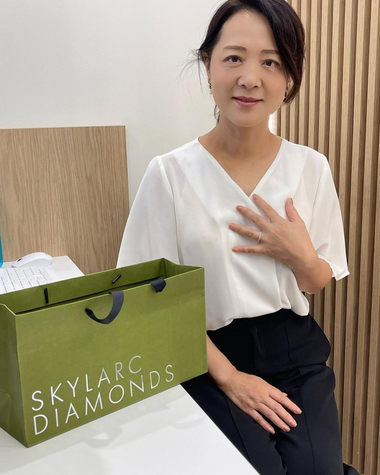 Thank you Angela for these lovely photos. We are glad you love your ring! #custommadejewellery #hkdiamonds #hkjewellery #eternityband #skylarcdiamonds