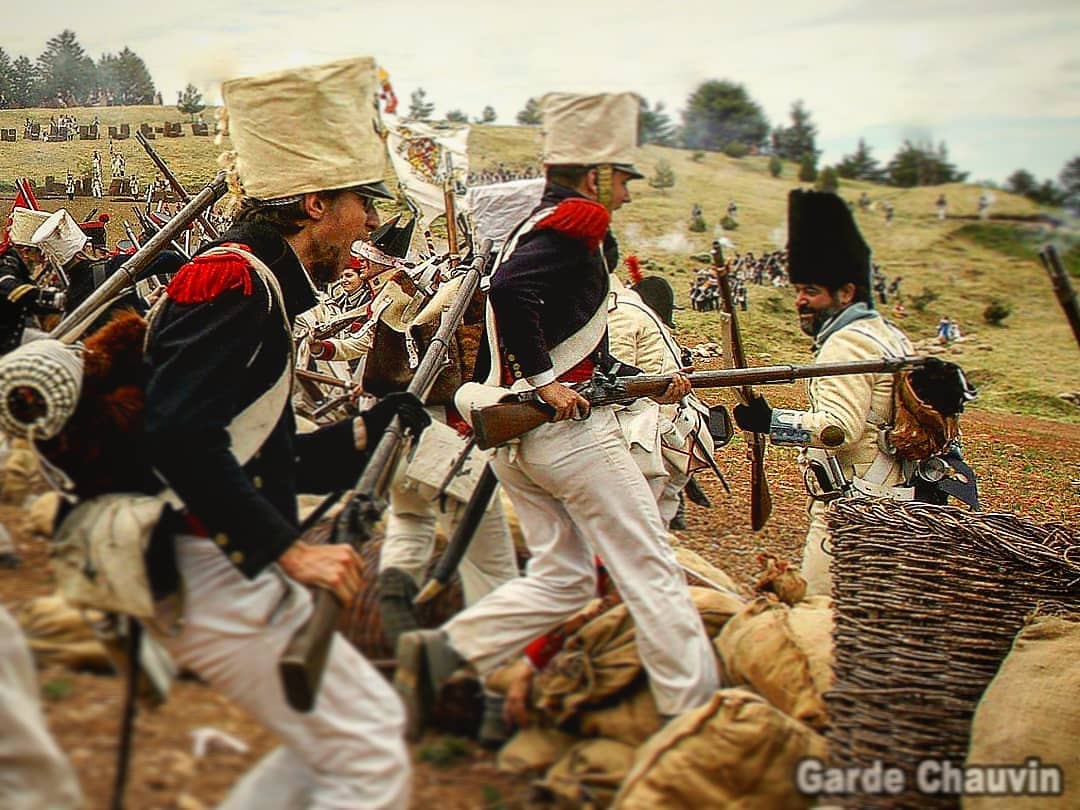 Les troupes de la marine Impériale prennent d'assaut une redoute espagnole.
Unités présentes sur l'image : Ouvriers Militaires de la Marine et équipages de flottille.
French marines against spanish soldiers.
#battle #front #war #spain #french #frenchempire #france #independance #espagnole #napoleon #empire #reenactement #reenactor #history #military #combats #follow #frenchhistory #reconstitution #grandearmée #grandearmee #navy #imperialnavy #bonaparte #premierempire #regency