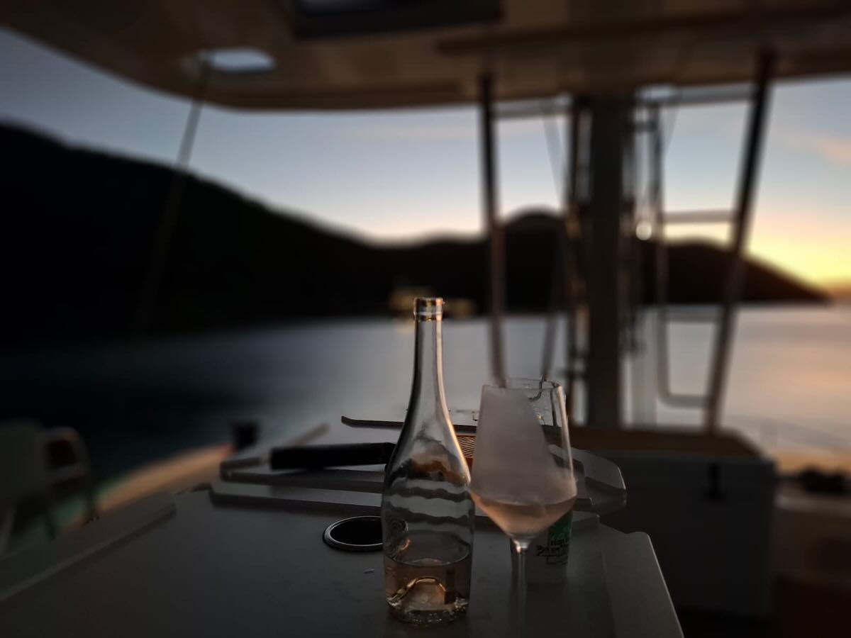 Some of our favourite spots to hang out. Every place is different and brings with it a completely different energy. It constantly surprises us how much variety is around every corner! ⛵️