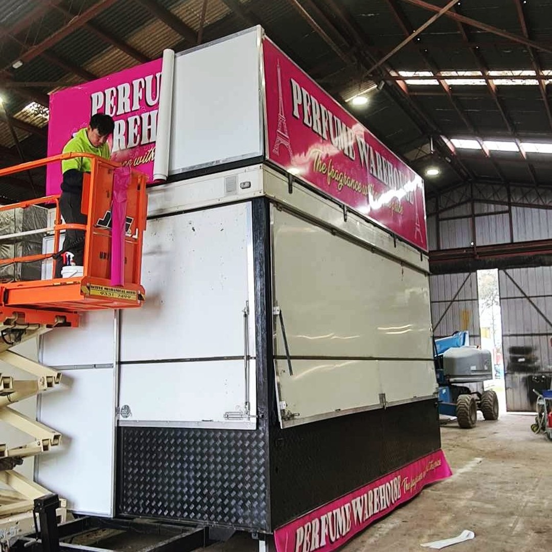 The Perfume Warehouse trailer we vinyl wrapped for the Adelaide Show Carnival ššš
#design #signs #art
