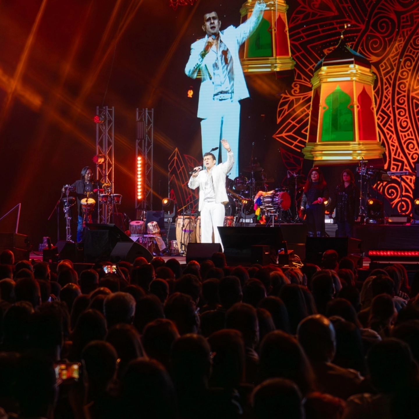 Elegance in every note, energy in every frame.
Captured the magic of a sold-out @sonunigamofficial concert.
An amazing production by @showtime_promotions_sa
& @willyandchoklate.
Thank you for trusting us.
#sonunigamlive