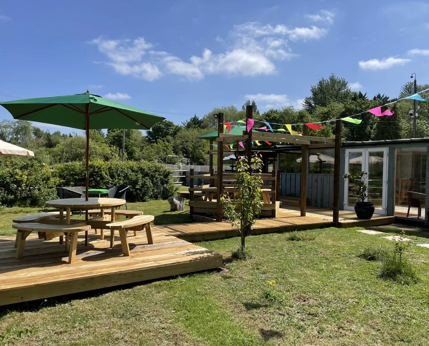 Are you out, in, or somewhere in between? Something we've been asking the sun all week π€π but also the choice for our diners!
+
We are loving all the new extra seating in our lakeside gardens and have been welcoming families, dog walkers and remote workers for al fresco treats among the bluebells and butterflies π¦πΏ
+
+
+
+
+
+
+
+
#magicbeanscafe #cotswoldwaterpark #fairford #dogfriendlycafe #dogfriendlycotswolds #indiecafe #visitgloucestershire #visitwiltshire #visitoxfordshire #cirencester