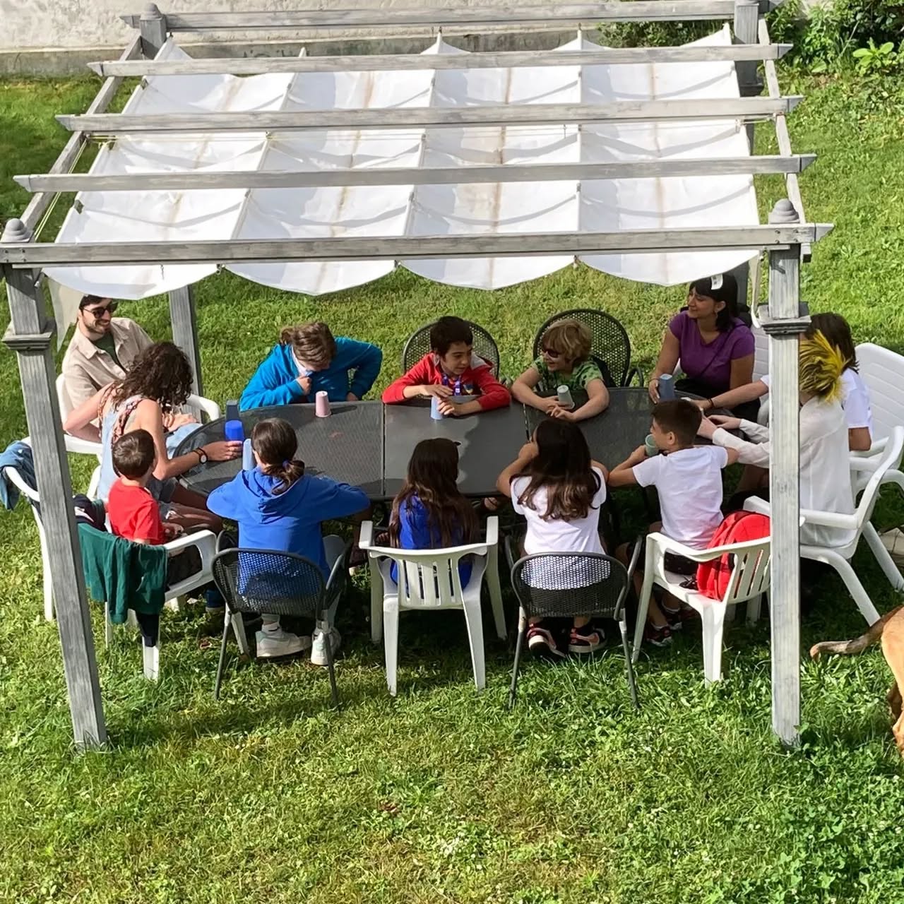 Prima edizione di ESTATE IN MUSICA!
la nostra estate ragazzi musicale.
A grande richiesta delle mamme di scuola Onda Sonora.
E una grande idea per non perdere il ritmo con la musica ma anche per consolidare amicizie e sottolineare che La MUSICA È E DEVE ESSERE DIVERTIMENTO!
Giochi musicali, improvvisazioni, sfide musicali a squadre, arrangiamento, piccole curiosità sulla musica e tanto tanto altro!
Un'estate piena di stimoli per questi ragazzi!
Per quest'anno, è riservato agli allievi di Onda Sonora, ma dal prossimo... chissà...
