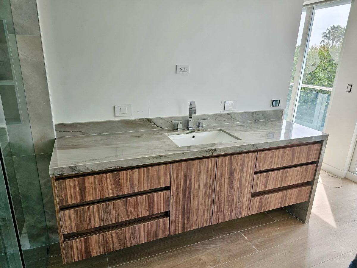 Bathroom Vanity Brand New ✨✨✨
..
…
…..
………
#countertops #countertopinstallation #vanity #bathroom #bathroomremodel #bathroomdesign #bathroomdecor