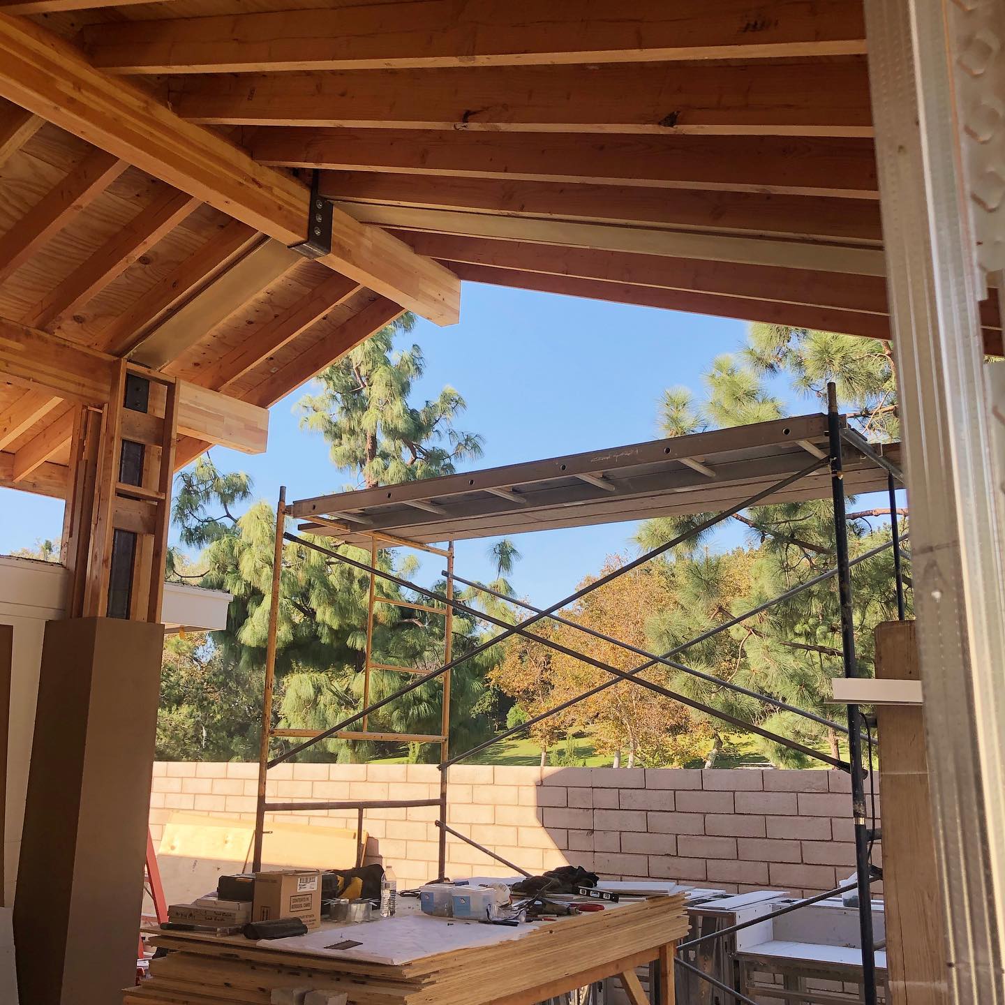 California room progress 🙌🏻 #oclandscape #outdoorroom #californiaroom #remodel #orangecountylandscapedesigner #suliso