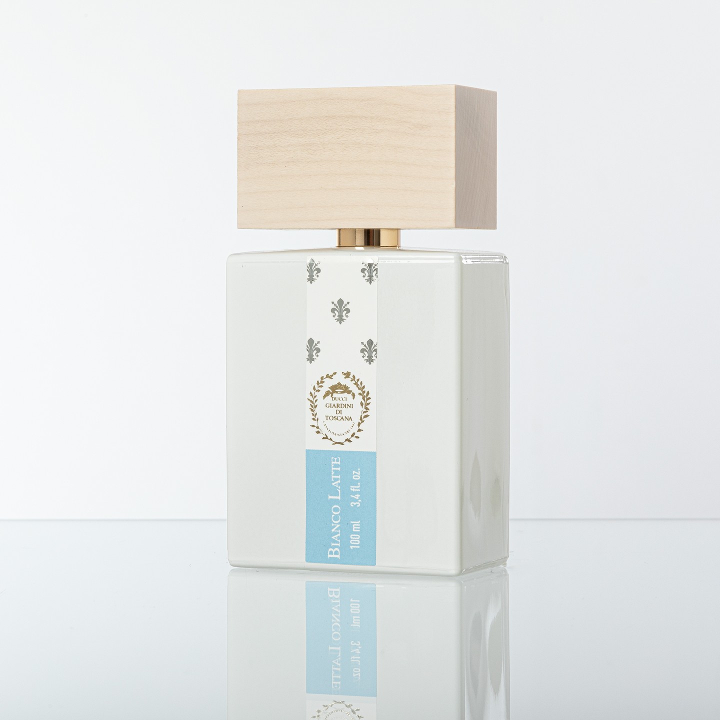 Bianco Latte : The cuddle, the embrace, the pleasure of being shrouded in a cloud of vanilla, milk and honey.
Top notes: Caramel.
Heart notes: Coumarin, Honey.
Base Notes: Vanilla, White Musk.
#dubaiperfumes #dubaiperfume #dubaifragrance #dubaifragrances #uaeperfumes #uaeperfume #uaefragrances #dubaifashion #dubailifestyle #dubailuxury #dubailuxuryliving #uaefashion #uaelifestyle #dubaiperfumelovers #dubailife #vanillaperfume #bestvanillafragrances
#luxuryfragrancereview #perfumereview #fragrancebloggerdubai