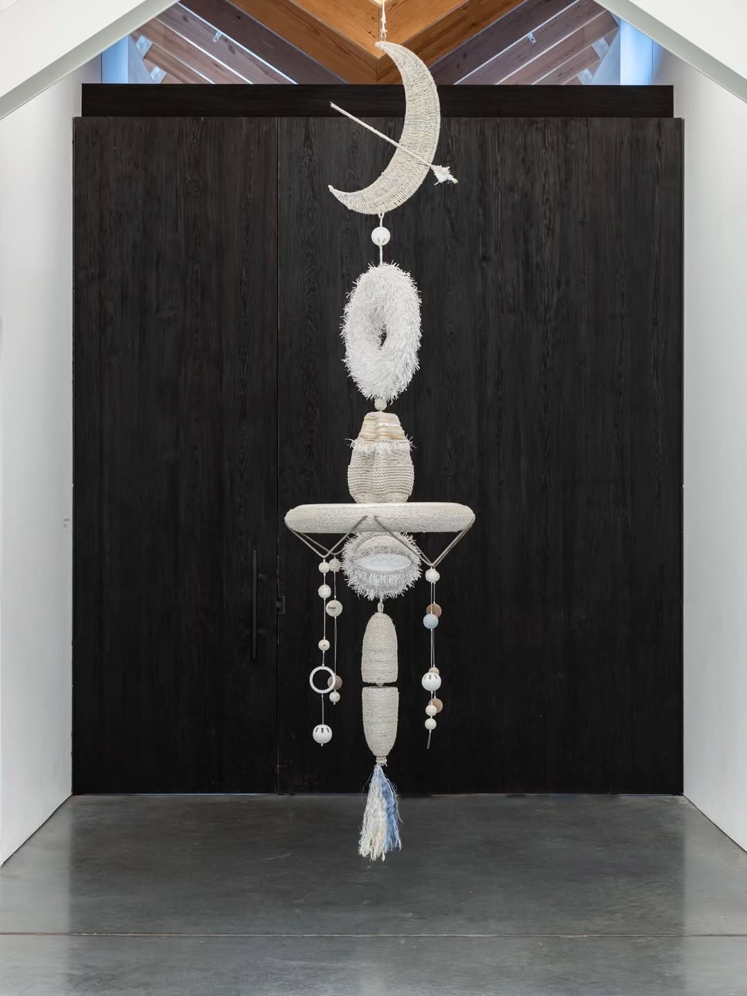 Regeneration 🌊
Now on view at the Parrish Art Museum, Regeneration: Long Island’s History of Ecological Art and Care brings together artists whose practices emerge at the intersection of ecological art, environmental action, and community collaboration.
On view through June 14. @parrishmuseum
Featuring work by Cindy Pease Roe created from ocean plastics transformed into sculpture, this exhibition reflects on how we coexist with the ecosystems that sustain us.
For more artwork info, reach out to today. 🌎
📸 by Gary Mamay
#Regeneration #ParrishArtMuseum #CindyPeaseRoe #UpSculpt EcologicalArt