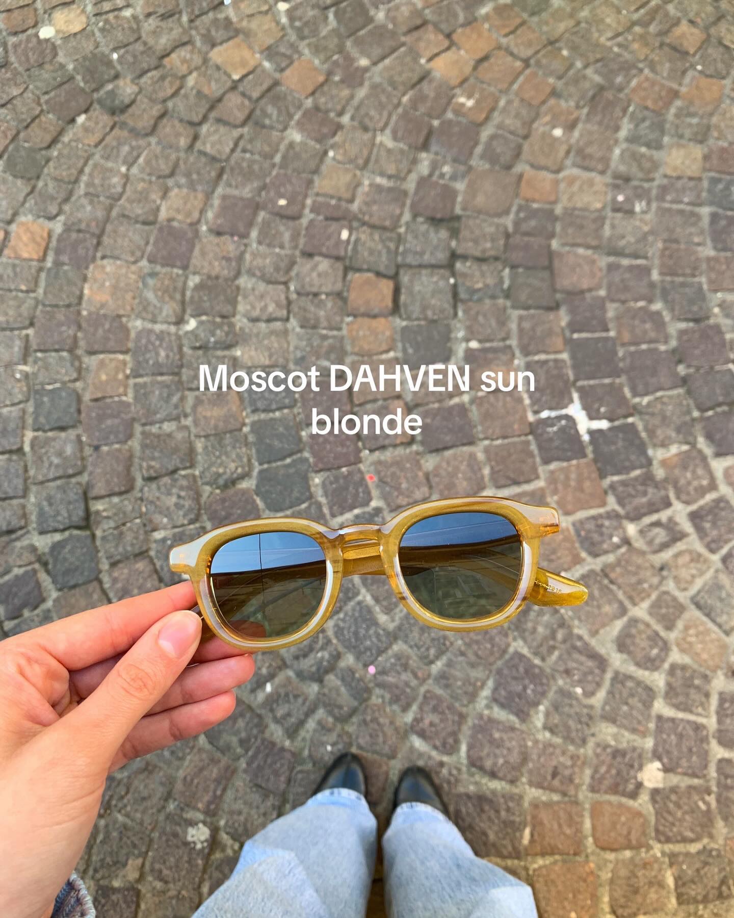 Moscot DAHVEN sun in Blonde💛 e Sapphire💙
Disponibili ora!
Novi Ligure, Via Girardengo 84.
#moscot #moscotnyc #moscoteyewear #moscotdahven #eyewear #occhialidasole