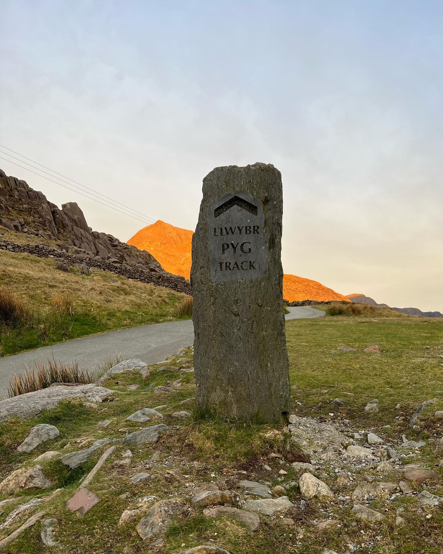 We did it! We hiked Mount Snowdon! It took us 6 hours but we made it 💕😅
We raised £1,100 for a great cause, so a massive thank you to you all for your support, generosity, donations, good wishes and incredible kindness.
¡Lo hicimos! Escalamos la montaña Snowdon! Nos tomó 6 horas pero lo logramos 💕😅
Recaudamos £1,100 para una gran causa, así que muchas gracias a todos por su apoyo, generosidad, donaciones, buenos deseos e increíble amabilidad. #mountsnowdon #fundraisingevent #supportingyoungpeople #togetherwearestronger #communitysupport