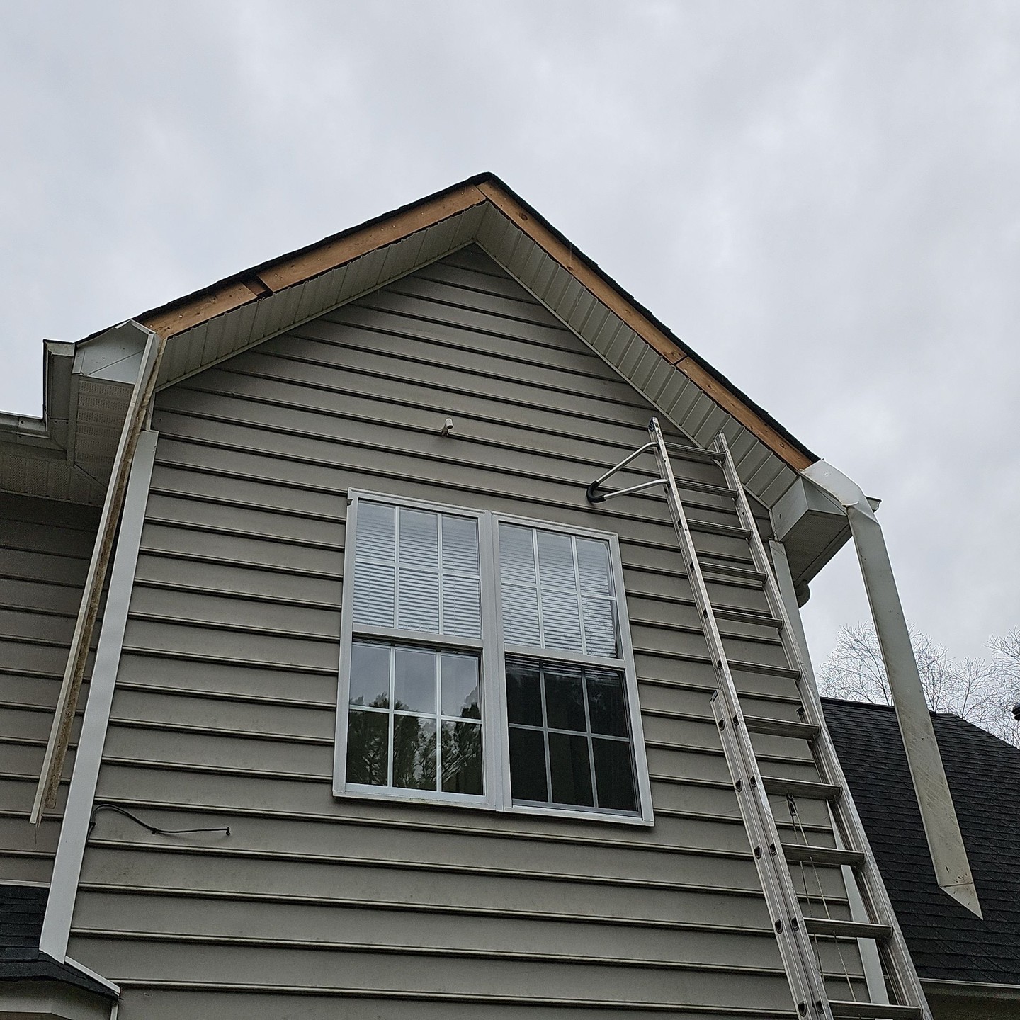 Fascia wrap install on the rakes. This came off due to heavy winds, and we were more then happy to take care of this repair for our clients.