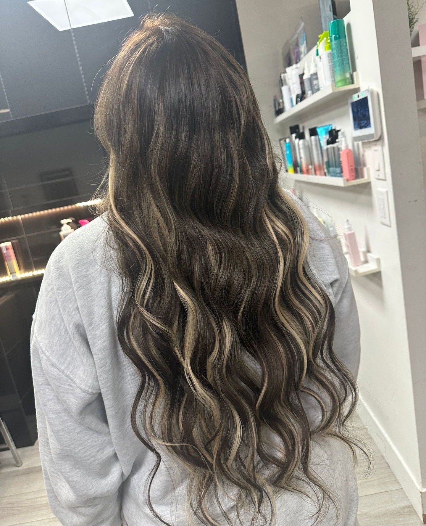 This transformation was done using 3 packs of Bellami I-tip extensions by Rachael ⨠I-tips are lightweight, great for active lifestyles, easy to style, and feel super natural while adding serious volume and length. ā
ā
Take advantage of our March promo and book now š¤ā
ā
March Promo Includes:ā
⢠Complimentary consultationsā
⢠10% off hair purchasesā
⢠25% off extension installationā
ā
We š¤ Hairā
ā
#BurnabyBC #BurnabyHairSalon #Burnaby #VancouverHairSalon #HairInspo #HairStylists #Joico #KevinMurphy #HairExtensions #BrentwoodMall #TheAmazingBrentwood #BrentwoodBurnaby #selflove #selfcare