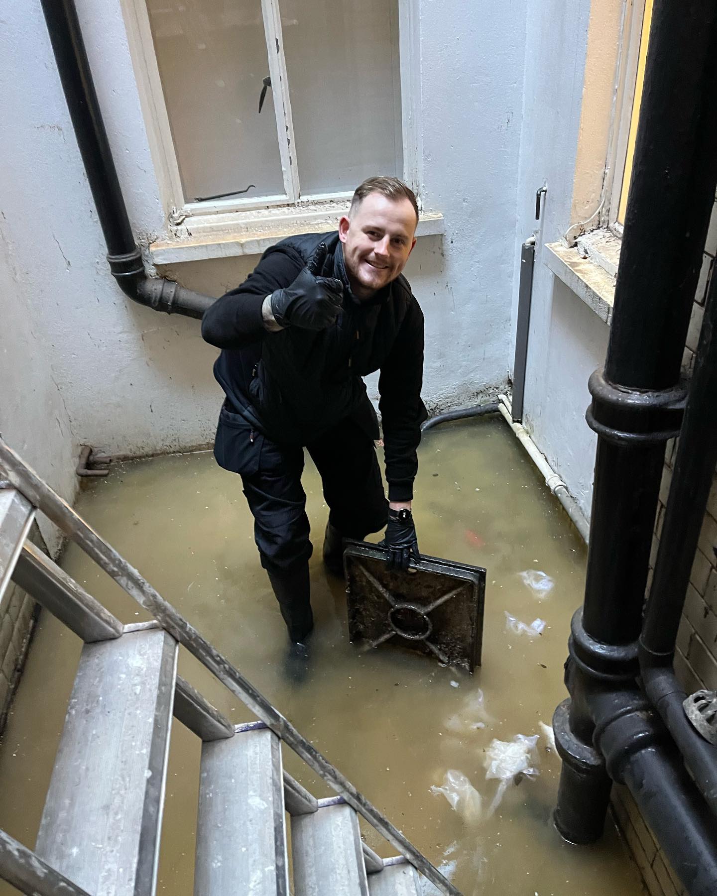 Our Dan very proud with himself today after installing a new manhole cover . Another satisfied customer. Good work Dan #drainage#manhole#blockeddrain#chelsea#knightsbridge