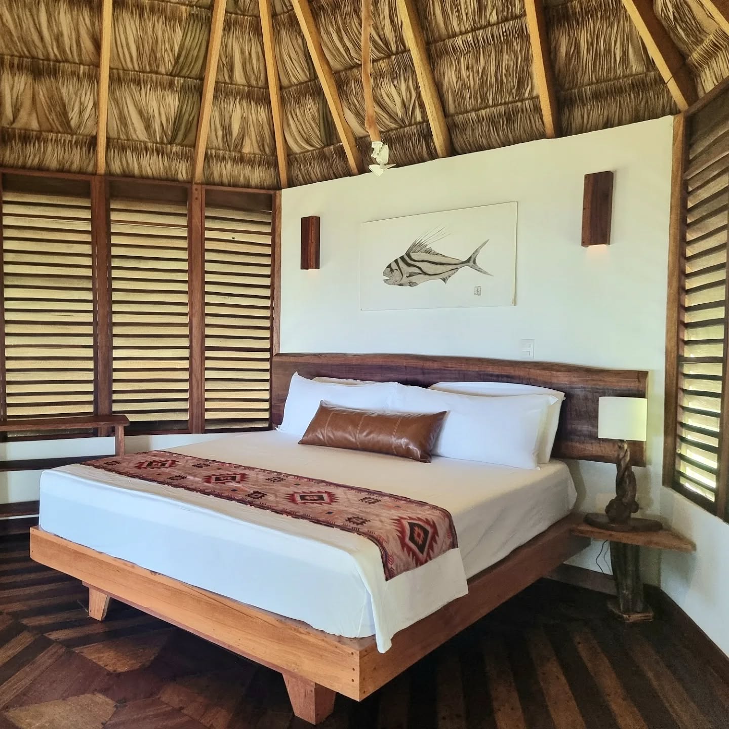 Our new king-size beds are bringing more luxury and comfort to the jungle! Paired with top quality Eno hammocks for your outdoor lounging with views of the island, it doesn't get better than that.
#ecolodge #jungladeljaguar #costaricatravel #costaricaexperts #Costarica #costaricacool