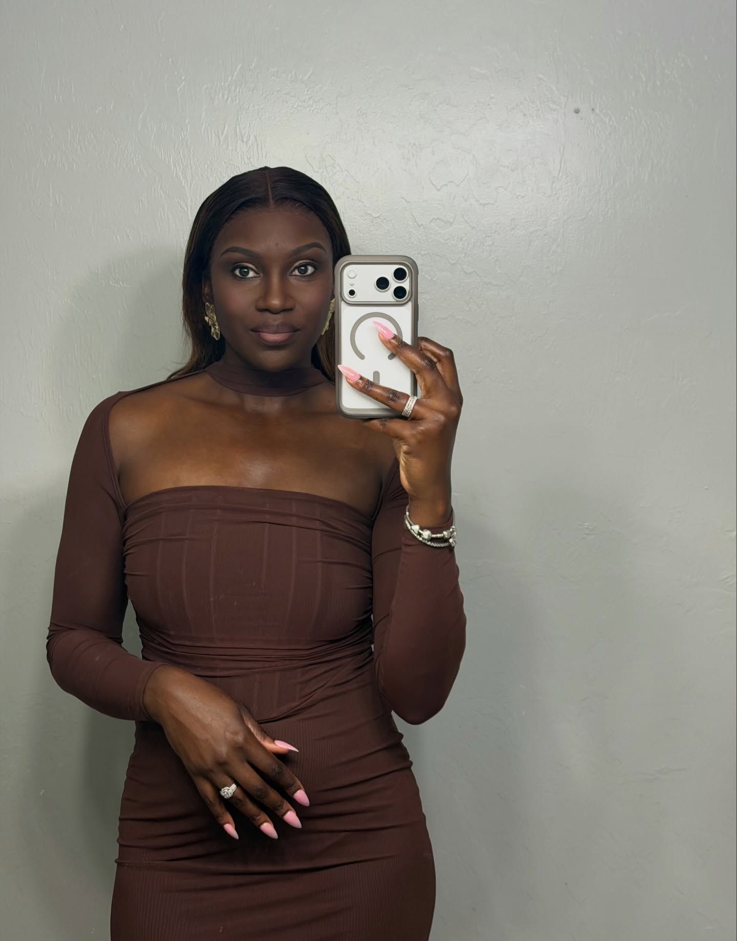 Effortlessly that girl. Every time.✨🤎