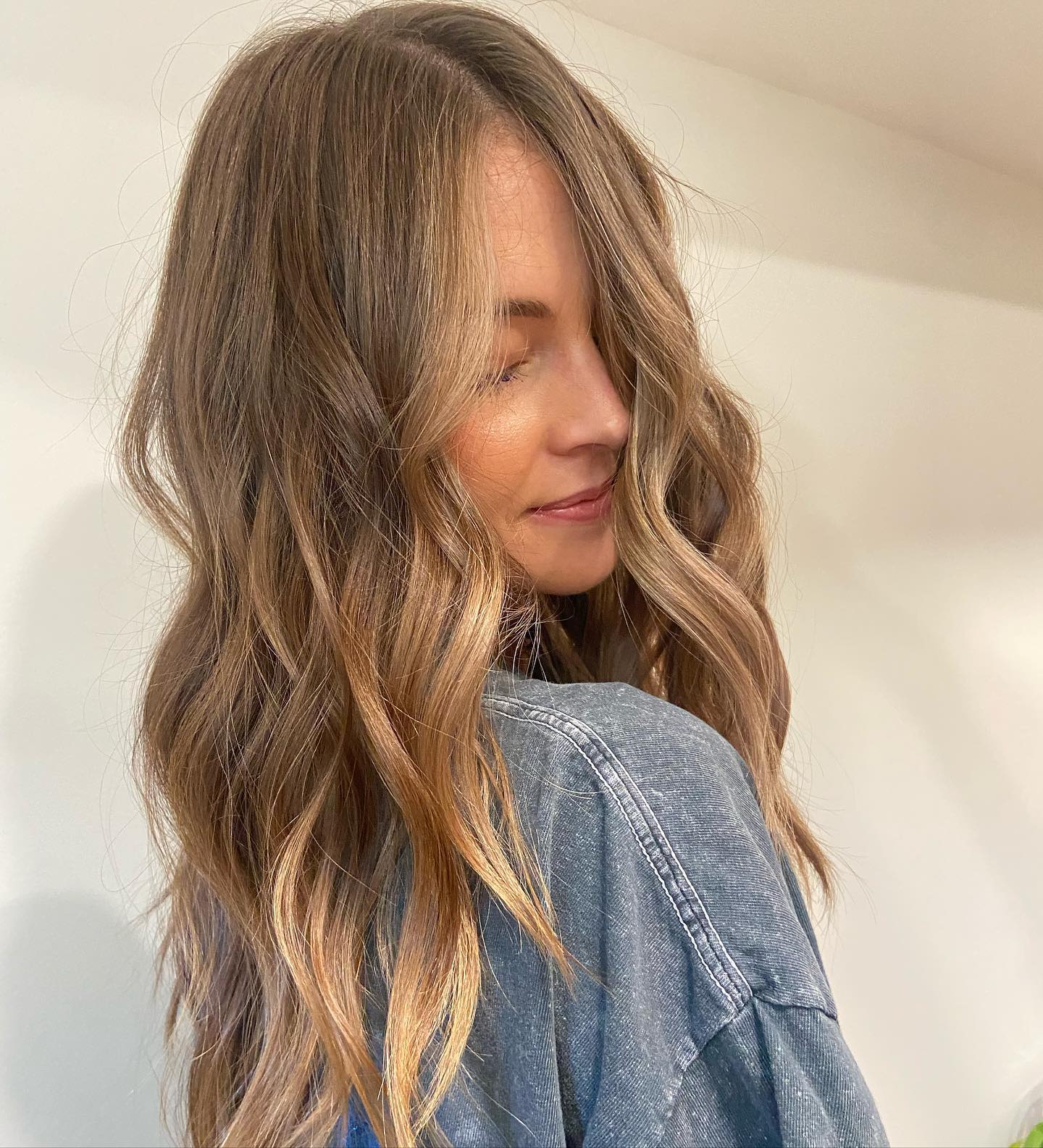 We love happy clients! Cut and color by stylist @idothehair soft low maintenance dimensional color for this mama on the go. Thank you for coming in and trusting us with your hair 🖤 The holidays are booking up! If you’re interested in booking an appointment with us reach out to your stylist directly 💈💇🏼♀️
•
•
•
#smallbusiness #downtownfrederick #frederickmd #downtownfrederickpartnership #cultandking #innersense #hairstory #calura #clauragloss #oligopro #cleanbeauty
#productclub #marylandhairstylist #frederickhairstylist #frederickhair #marylandhair #fredericksalon #marylandsalon #downtownfredericksalon #downtownfrederickhairstylist #greencirclesalons