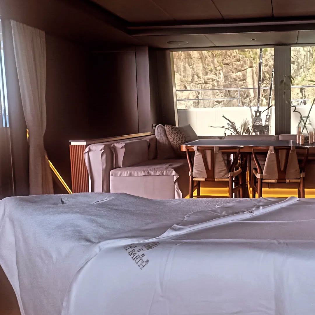 My day on Viva la vida sunreef 80🤩🤩🤩🤩
#seaviewsmassage #stbartsmasseuse #stbartsmassage #stbartsvacation #stbarthelemy #yachtlife #yachtmasseuse #yachtmassages #stbarthluxuryservices #stbartsyachtmassage #Cecile_St_Barth_Massage #massageyachtservices