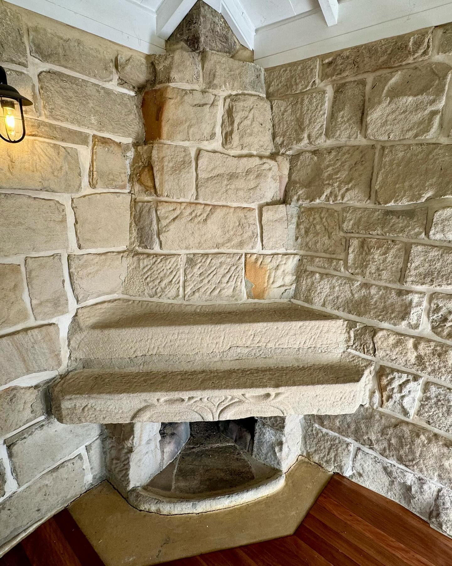 Early Federation period sandstone fireplaces at the delightfully eccentric Bungaina, Newport. Monumental DYI efforts by the original owner and amateur stonemason, the recast socialist firebrand Alfred Gregory Yewen. Sandstone elements were quarried or carved out of the bedrock of a sheltering ridgeline. Yewen would host creatives at his then-wild coastal headland retreat. Touring the Past has been involved in assisting in the resolution and heritage reporting on a harmonic addition for Bungaina.